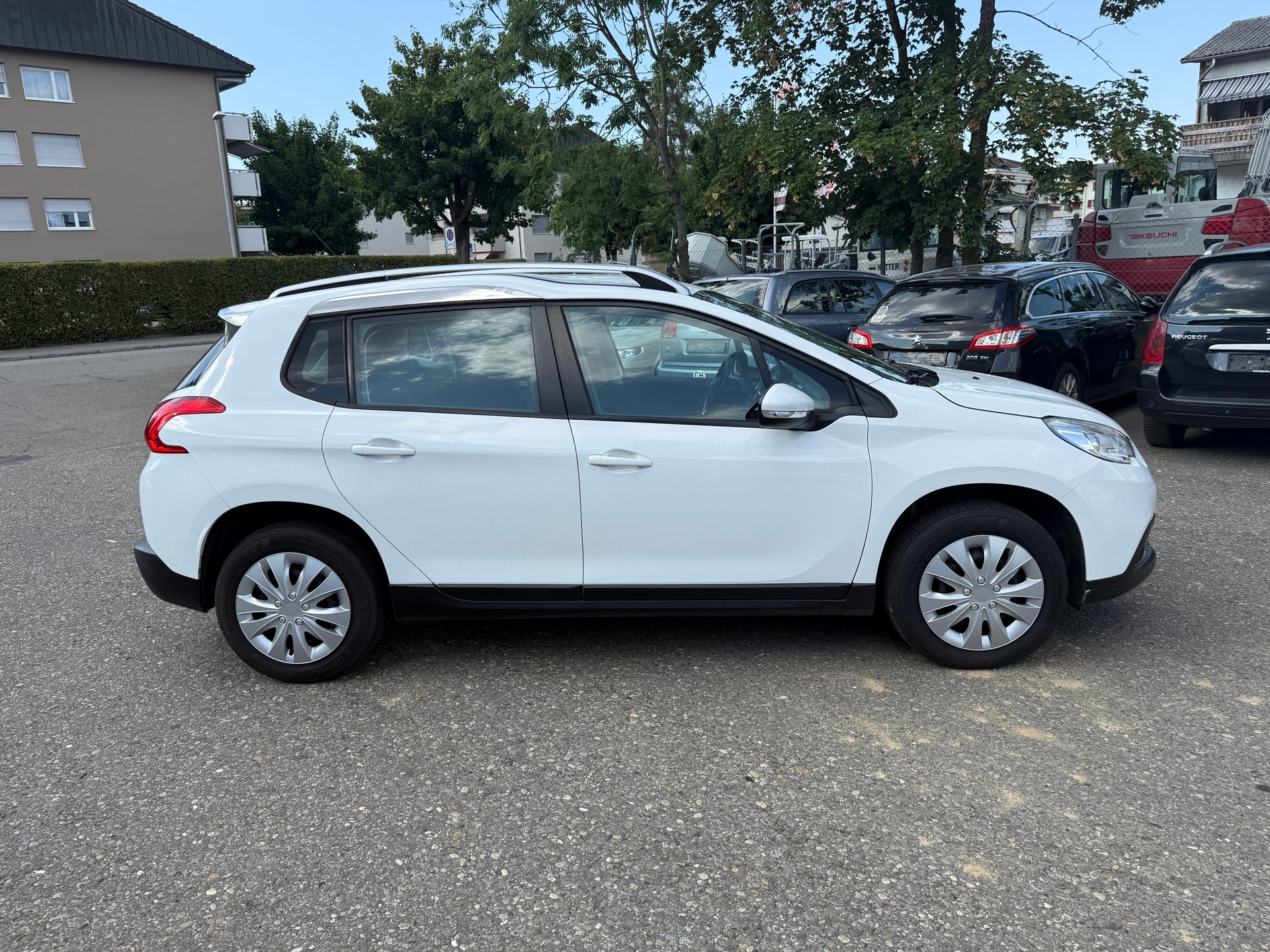 PEUGEOT 2008 1.2 PureTech Active EAT6-image-2