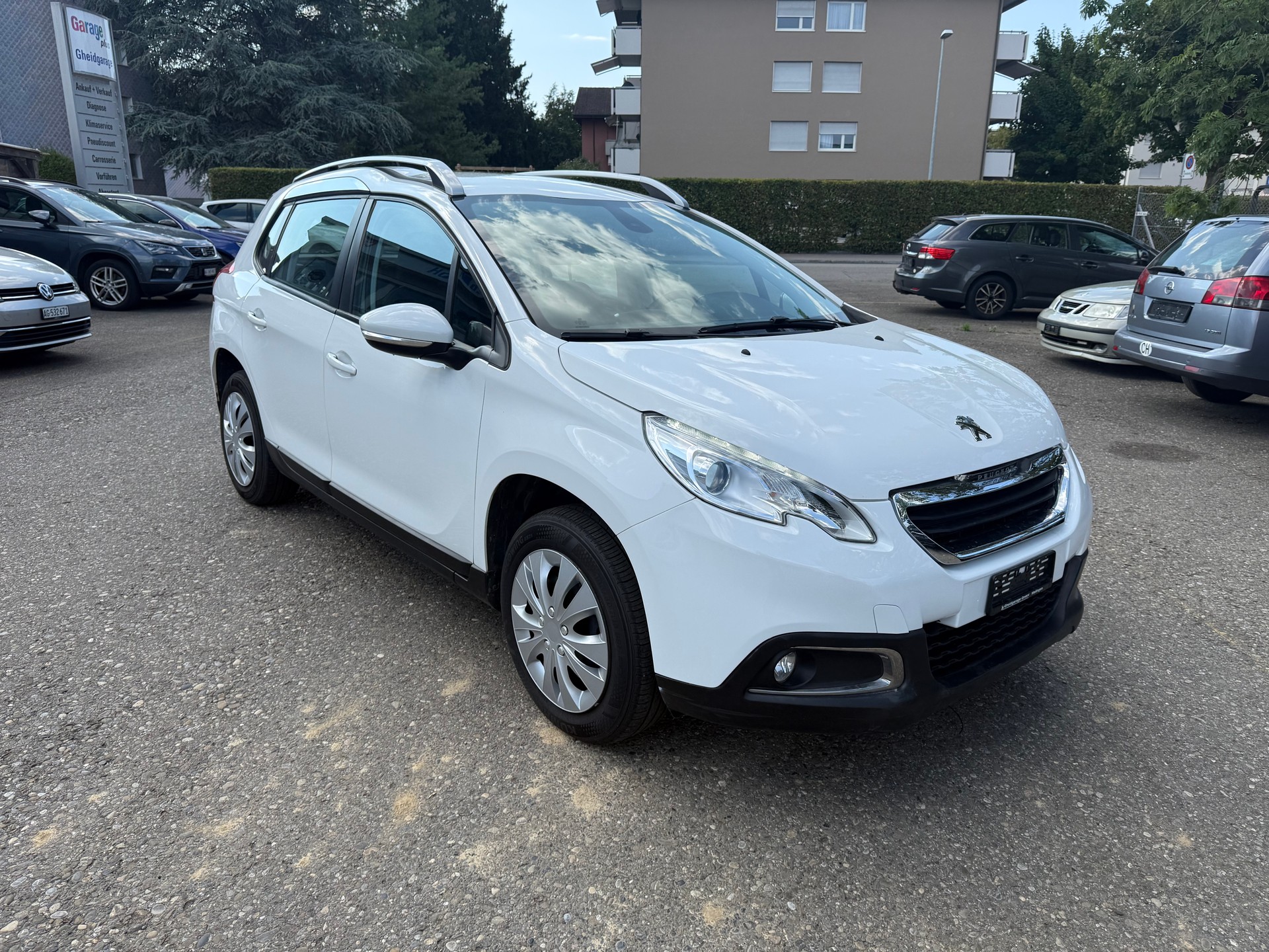 PEUGEOT 2008 1.2 PureTech Active EAT6-image-1