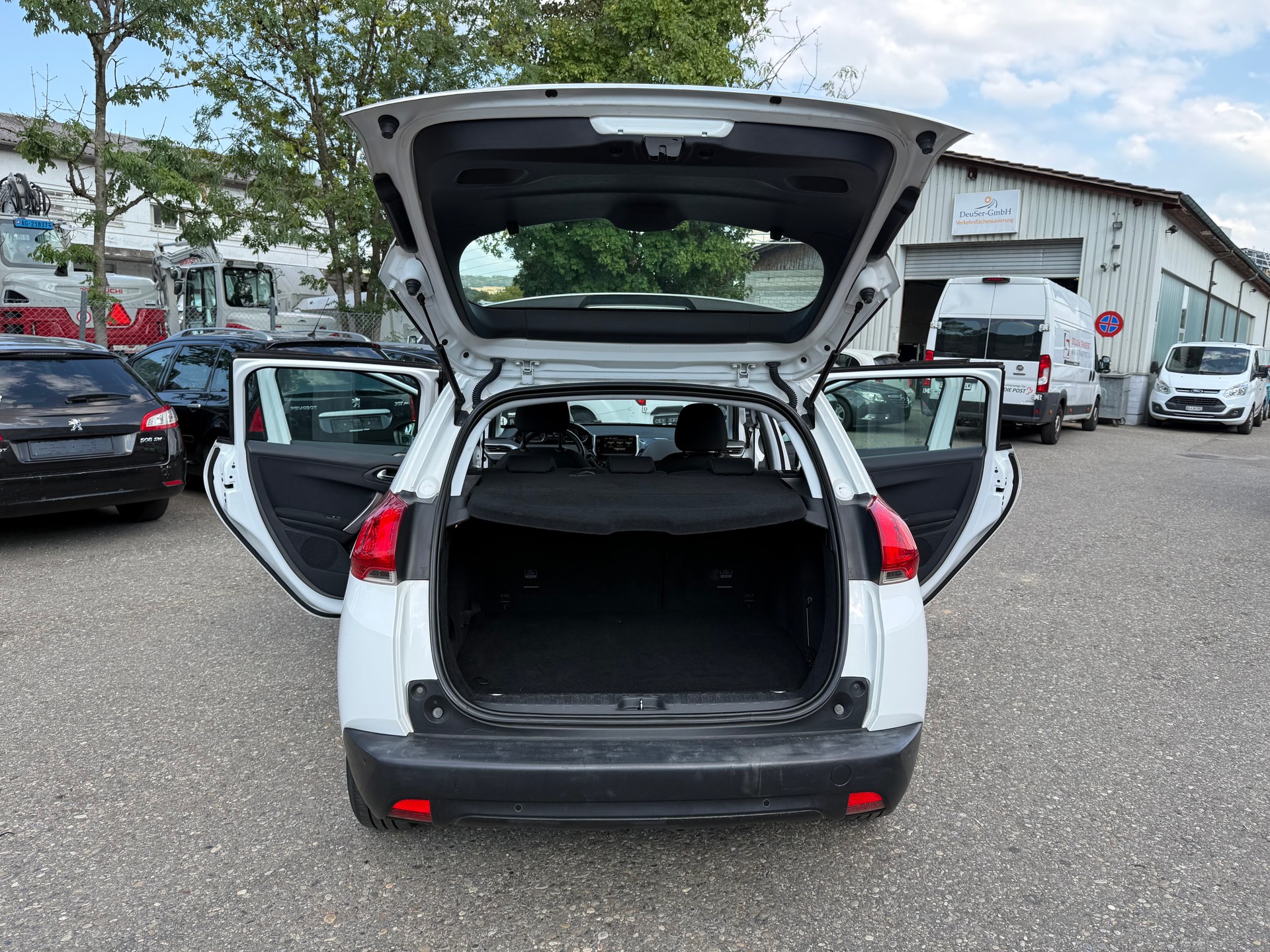 PEUGEOT 2008 1.2 PureTech Active EAT6-image-10