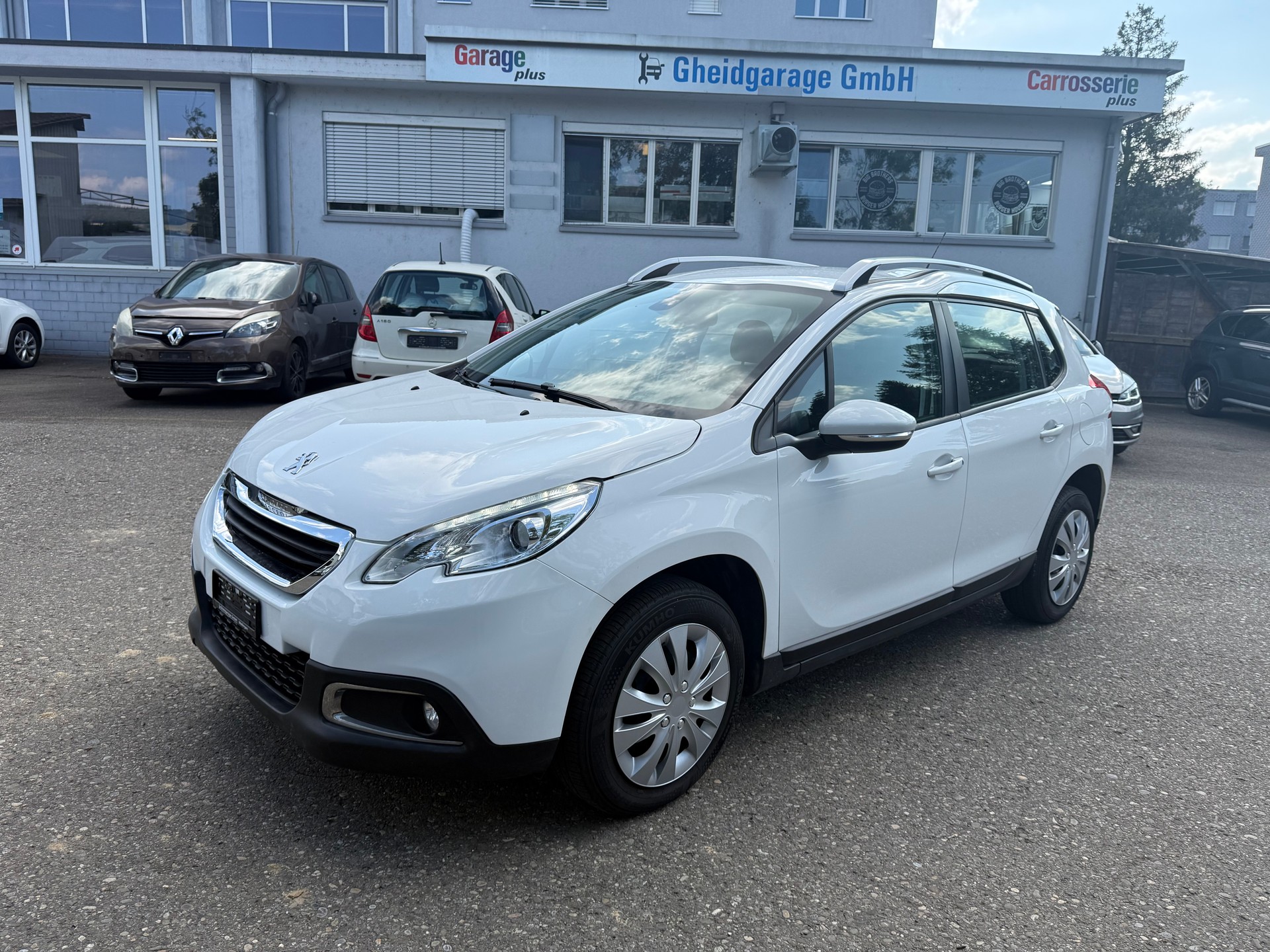 PEUGEOT 2008 1.2 PureTech Active EAT6-image-0