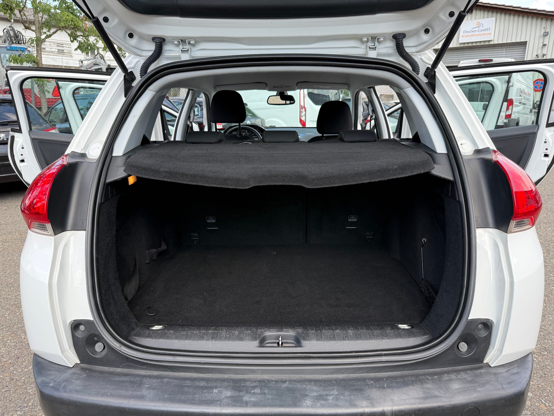 PEUGEOT 2008 1.2 PureTech Active EAT6-image-11