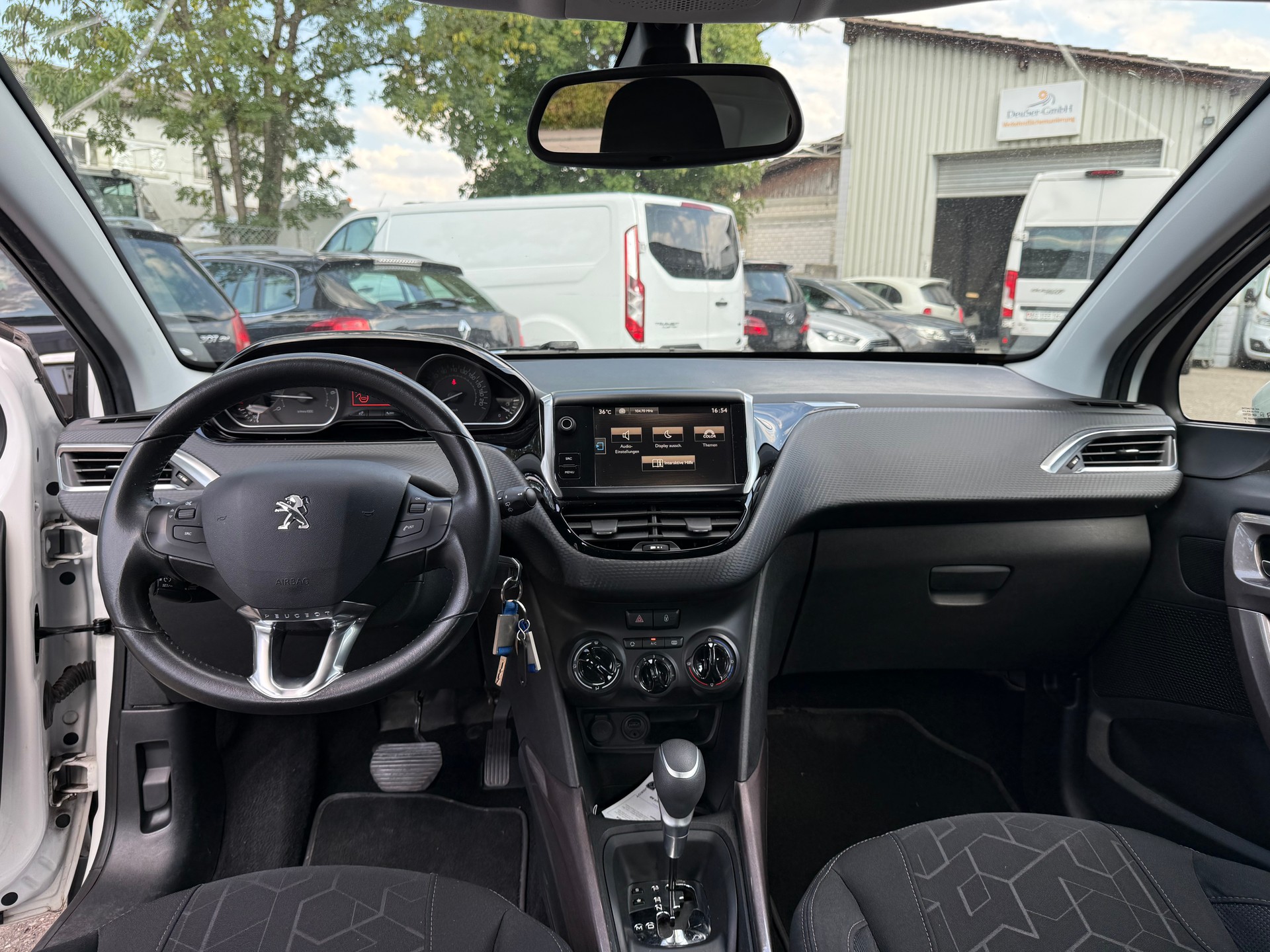 PEUGEOT 2008 1.2 PureTech Active EAT6-image-6
