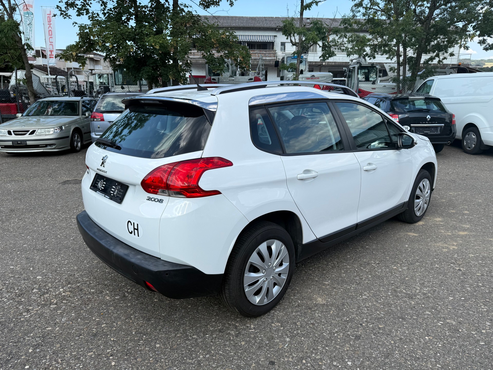 PEUGEOT 2008 1.2 PureTech Active EAT6-image-3