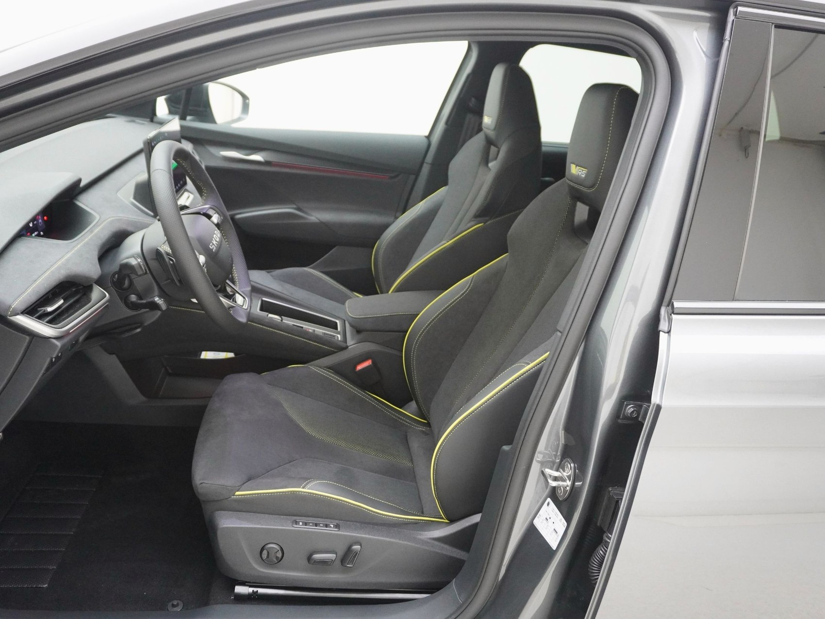 SKODA Elroq RS-MAXX 4x4-image-12