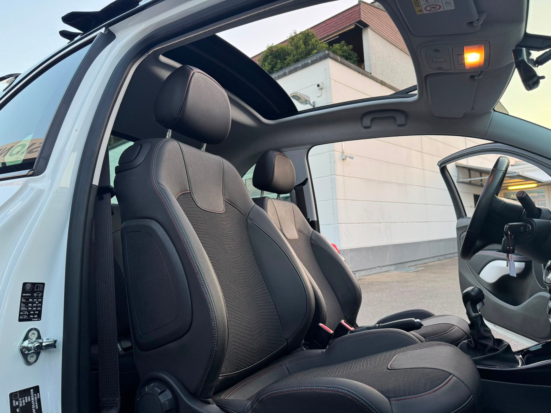 OPEL Adam 1.4 Turbo ROCKS S-image-13