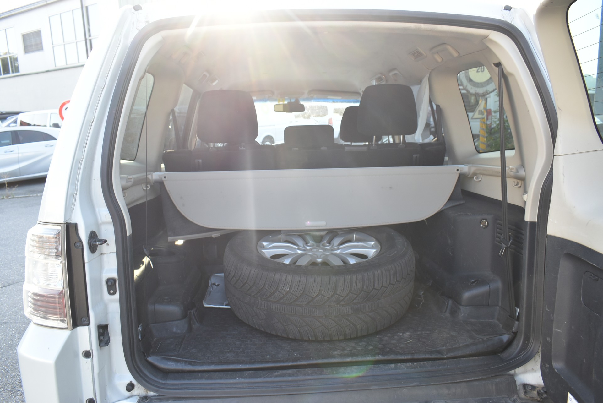 MITSUBISHI Pajero 3.2 DI-D Style Automatic-image-8