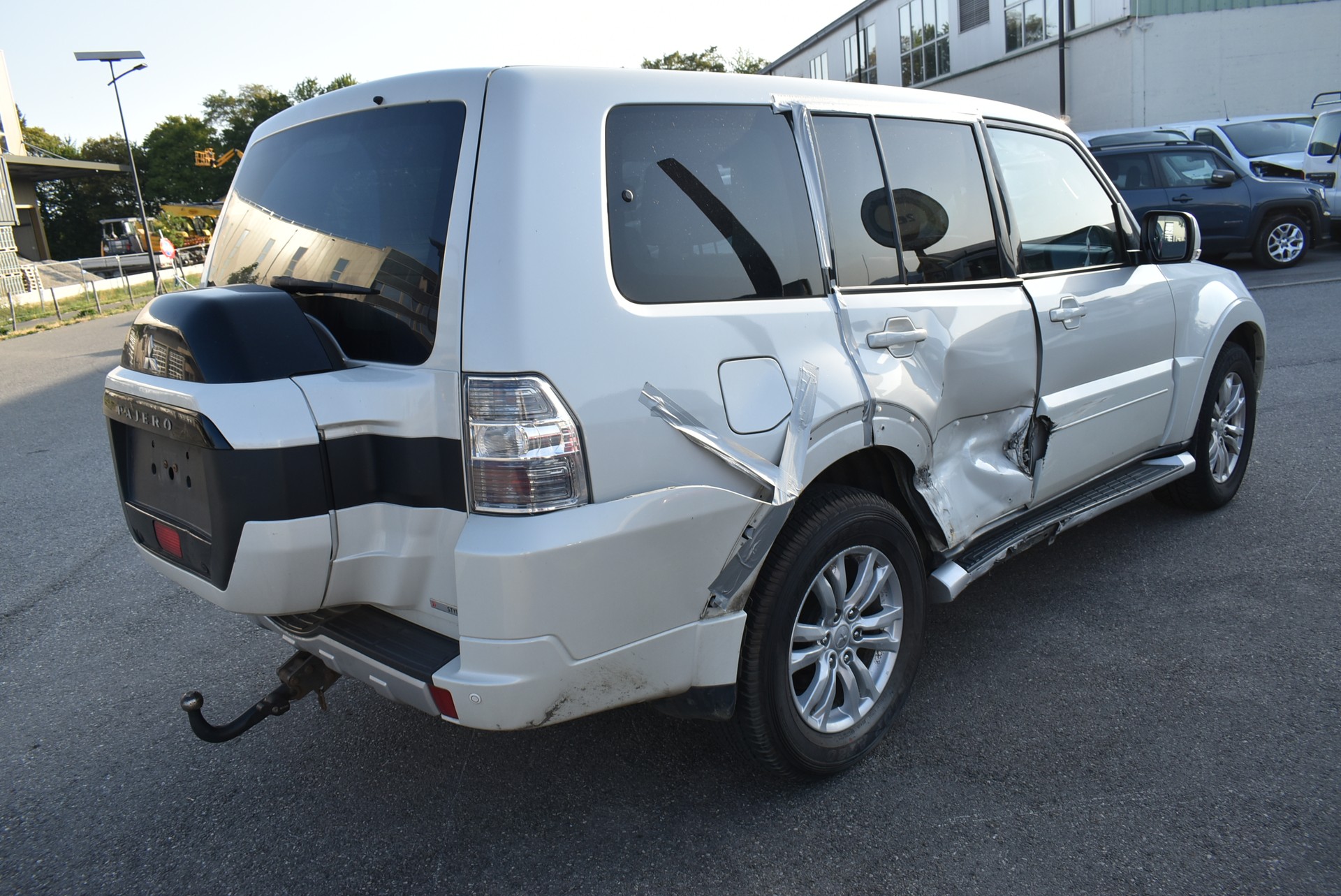 MITSUBISHI Pajero 3.2 DI-D Style Automatic-image-5