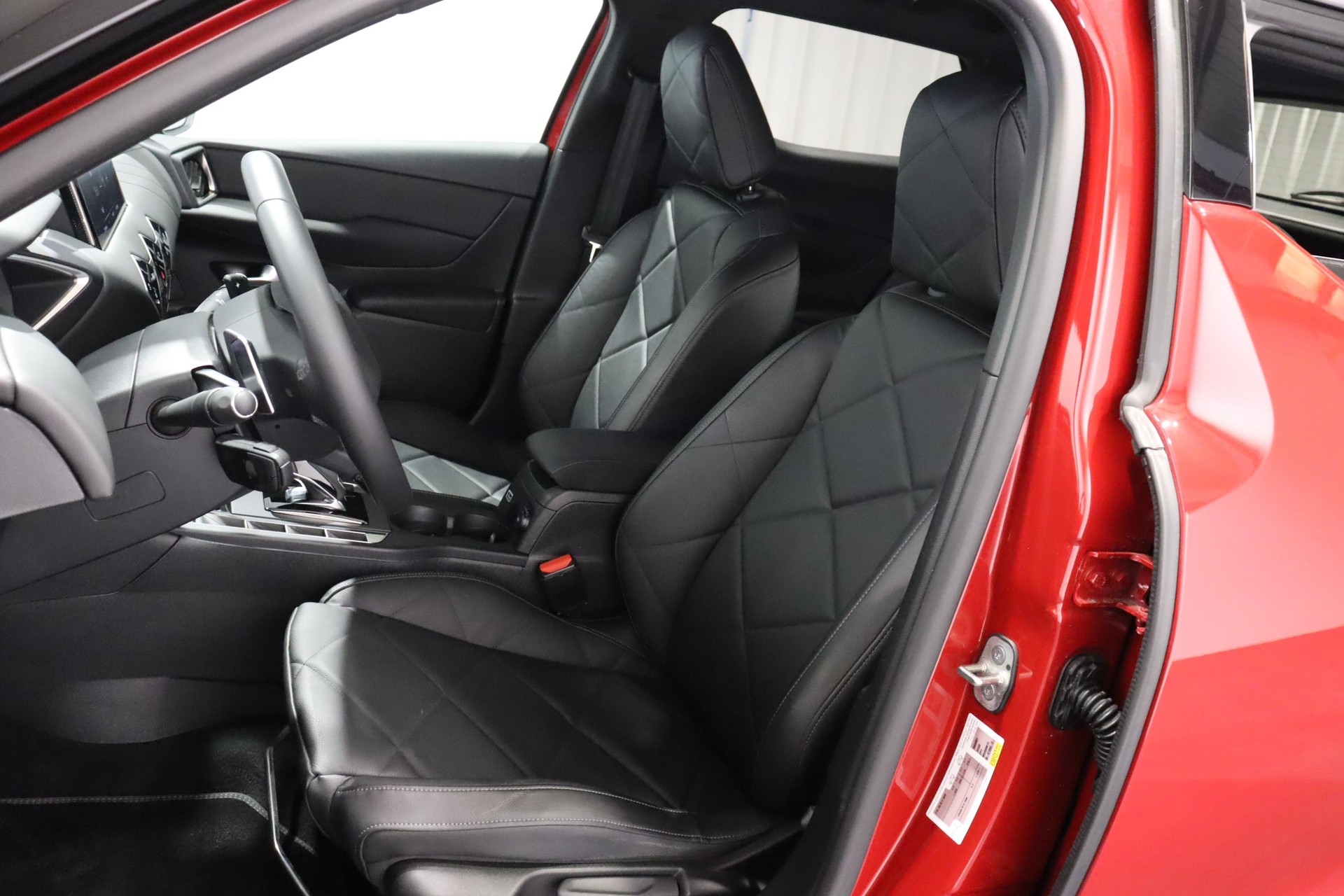 DS AUTOMOBILES 3 Crossback 1.2 PureTech 130 Bastille-image-4
