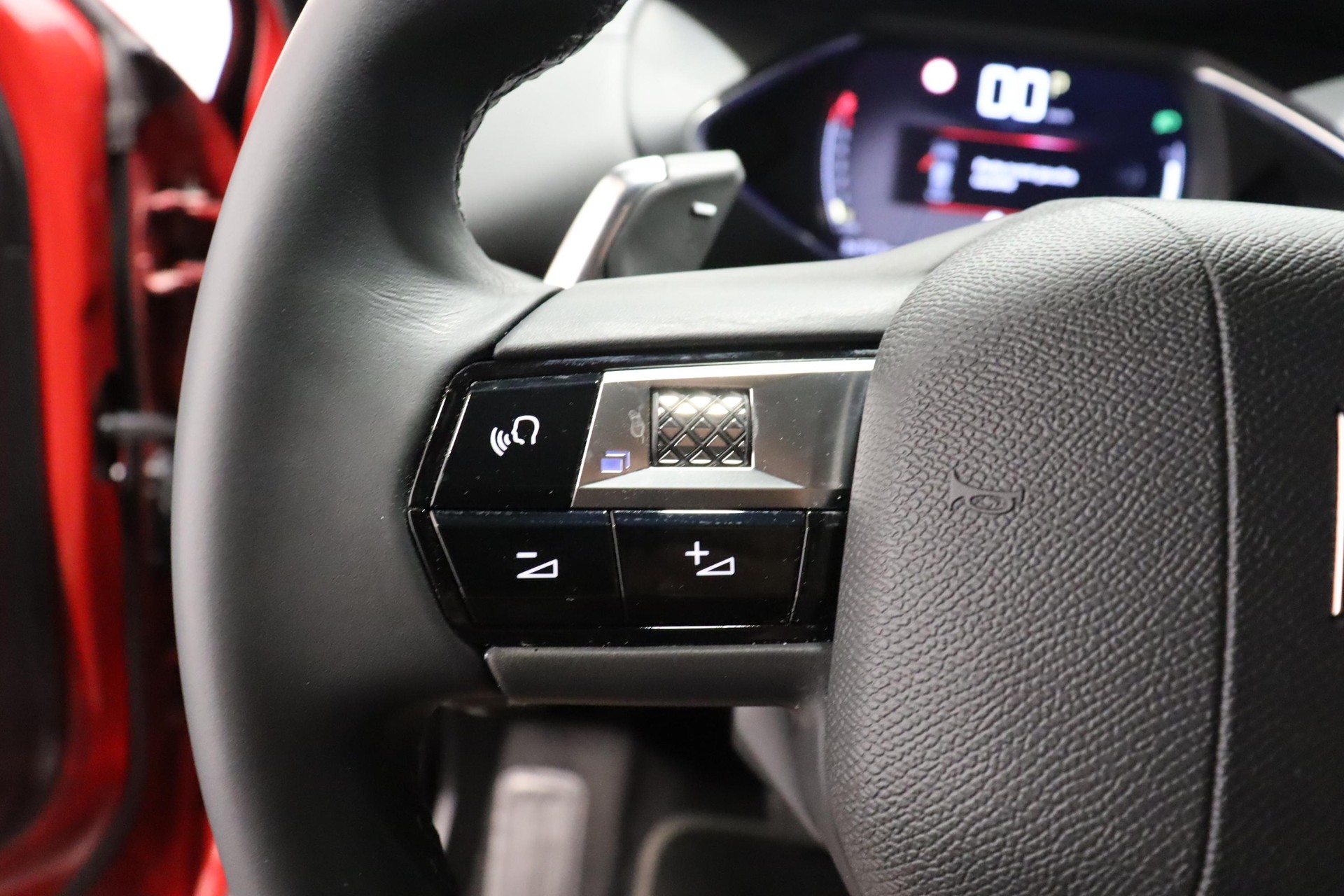 DS AUTOMOBILES 3 Crossback 1.2 PureTech 130 Bastille-image-14