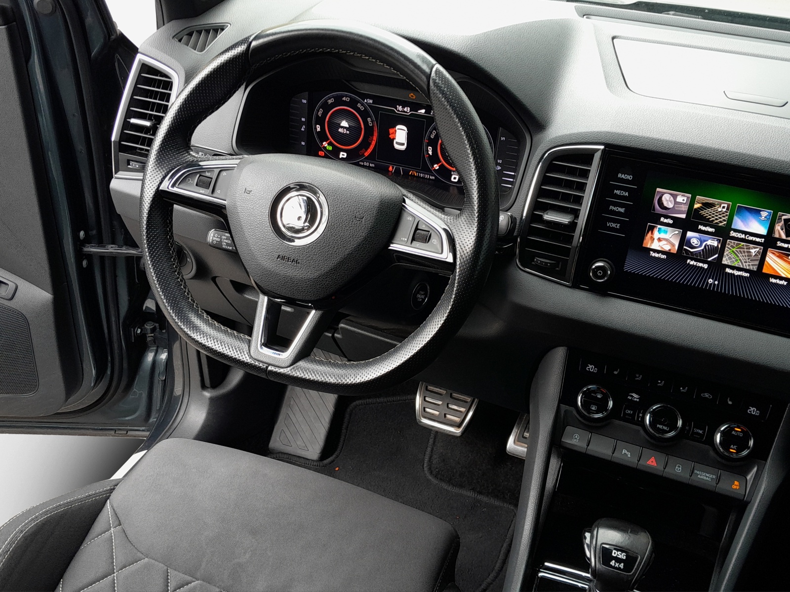 SKODA Karoq 2.0 TSI SportLine 4x4 DSG-image-8