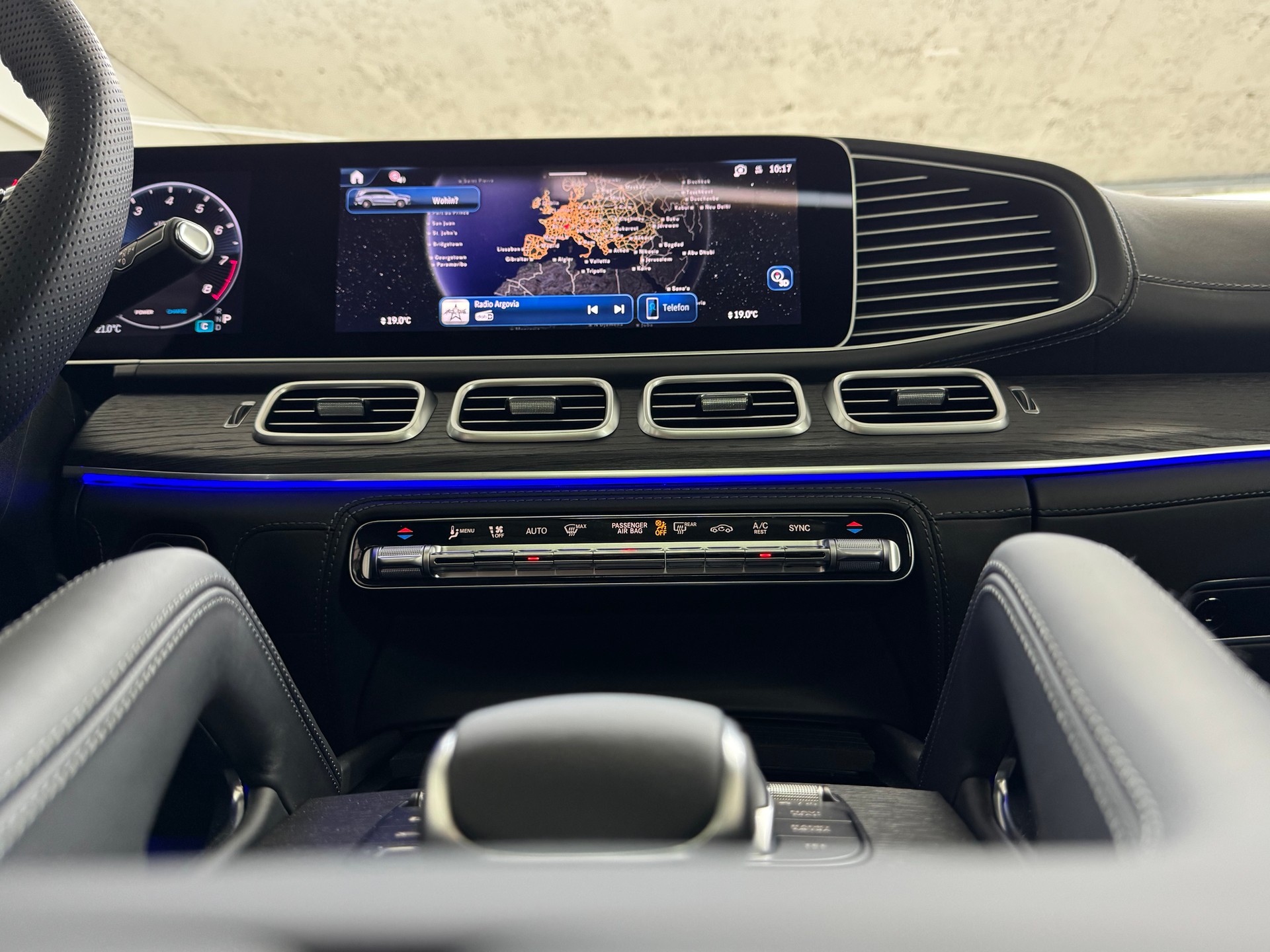 MERCEDES-BENZ GLS 63 AMG 4Matic +-image-13