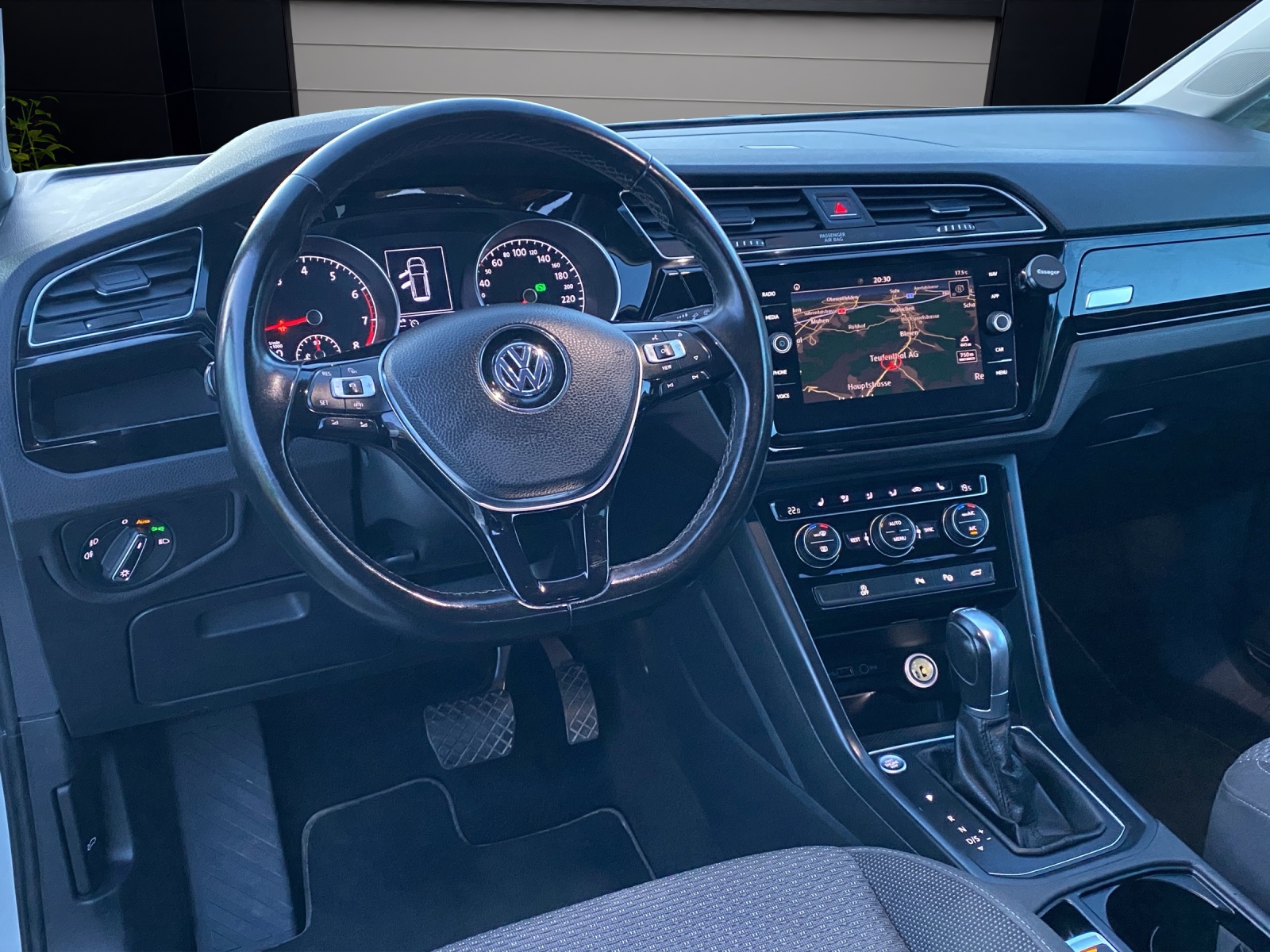 VW Touran 1.5 Benzin TSI 150-PS DSG-Automat 7 F-Plätzer Frisch MFK & ab Service Schweizer Fahrzeug aus erster Schweizer Hand-image-7