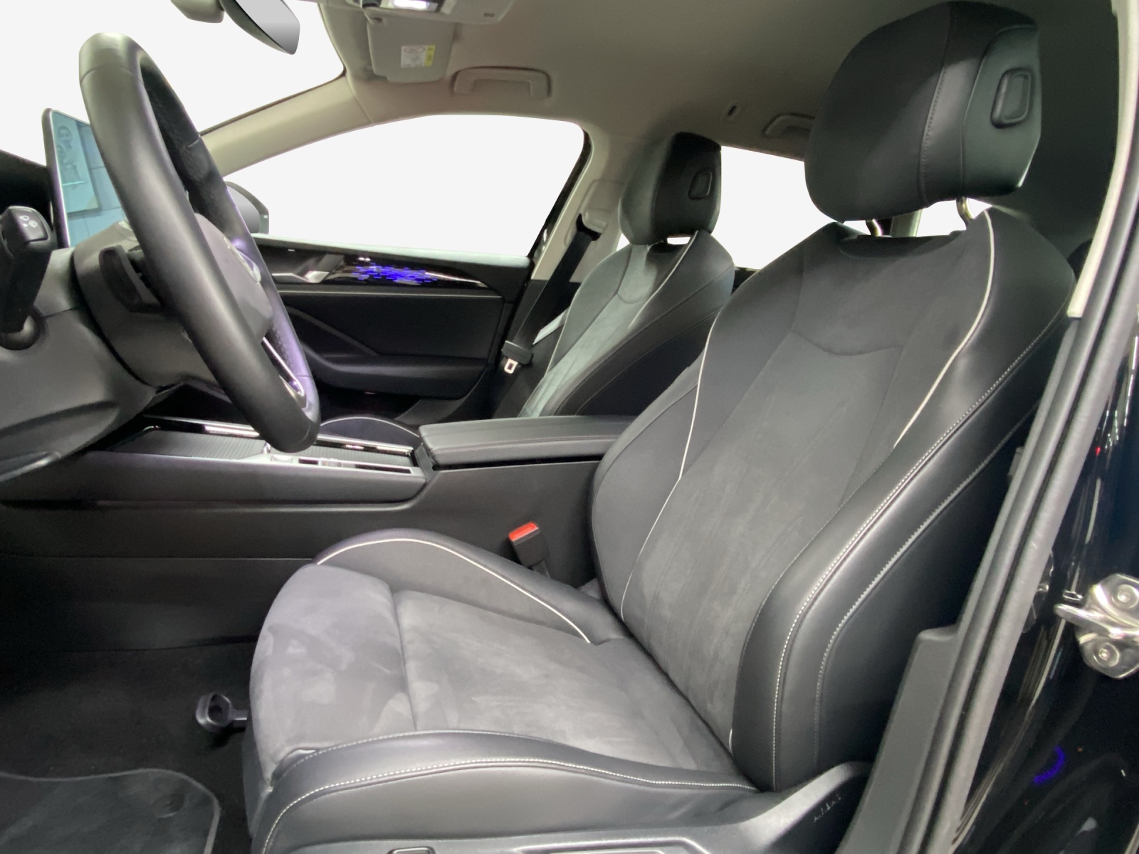 VW Passat Variant 2.0 TDI evo Elegance 4 Motion DSG-image-7