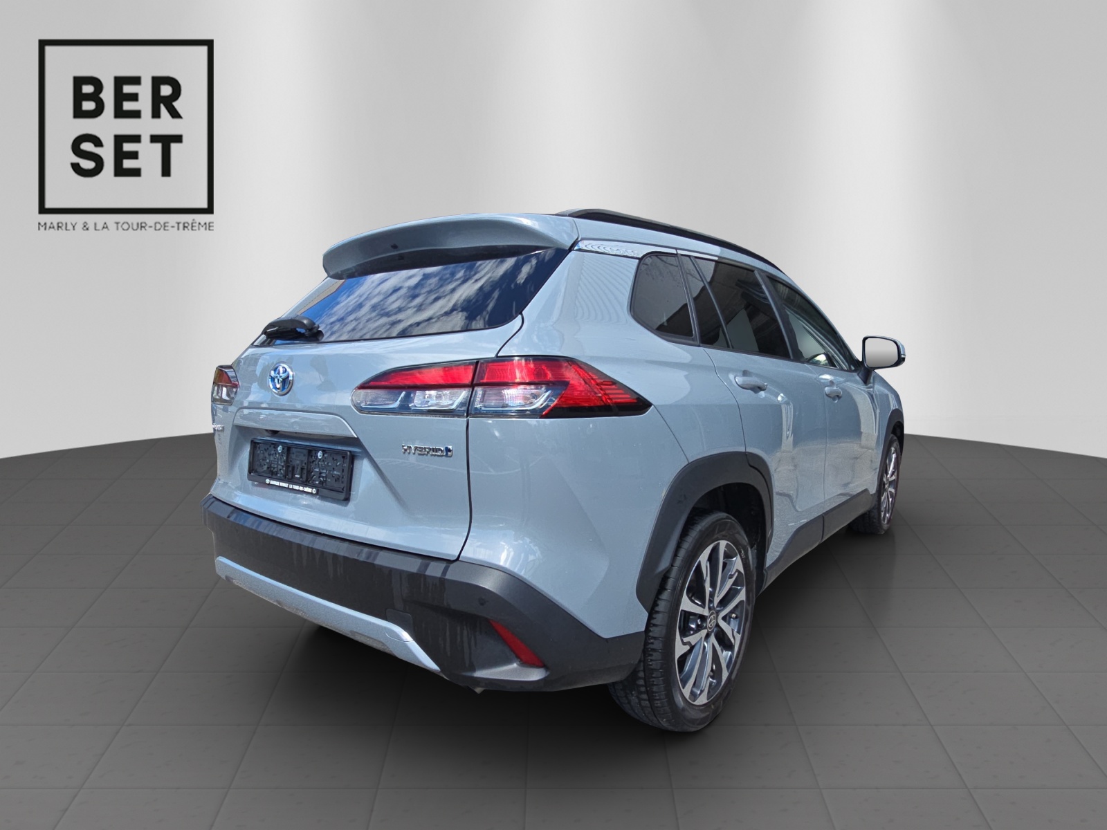 TOYOTA Corolla Cross 2.0 HSD Trend AWD-i-image-4