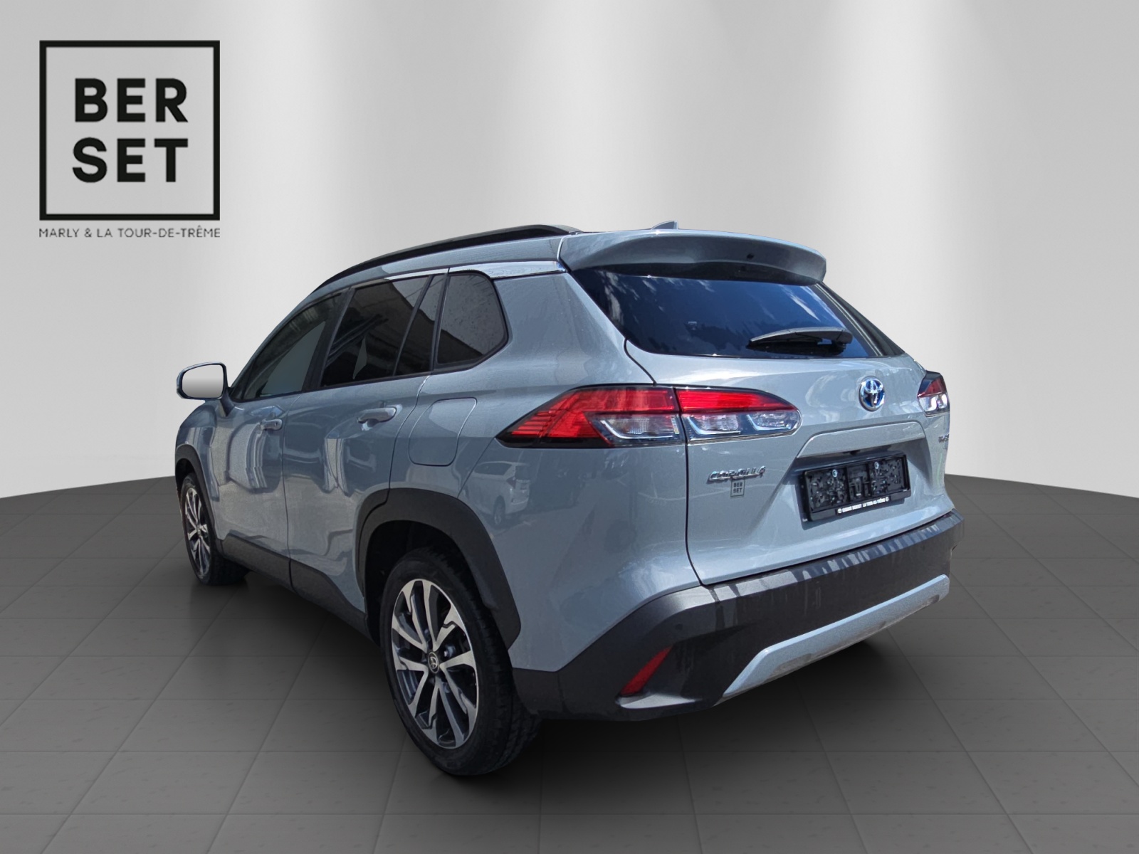 TOYOTA Corolla Cross 2.0 HSD Trend AWD-i-image-2
