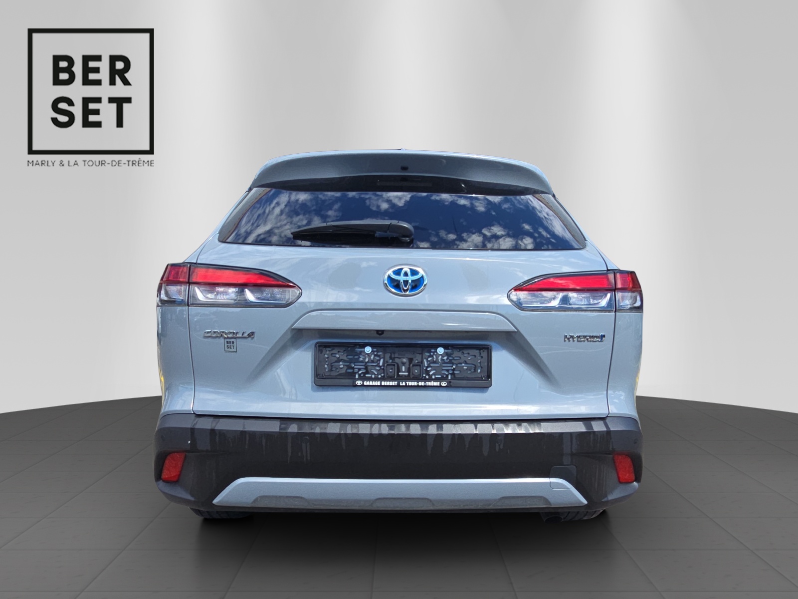 TOYOTA Corolla Cross 2.0 HSD Trend AWD-i-image-3