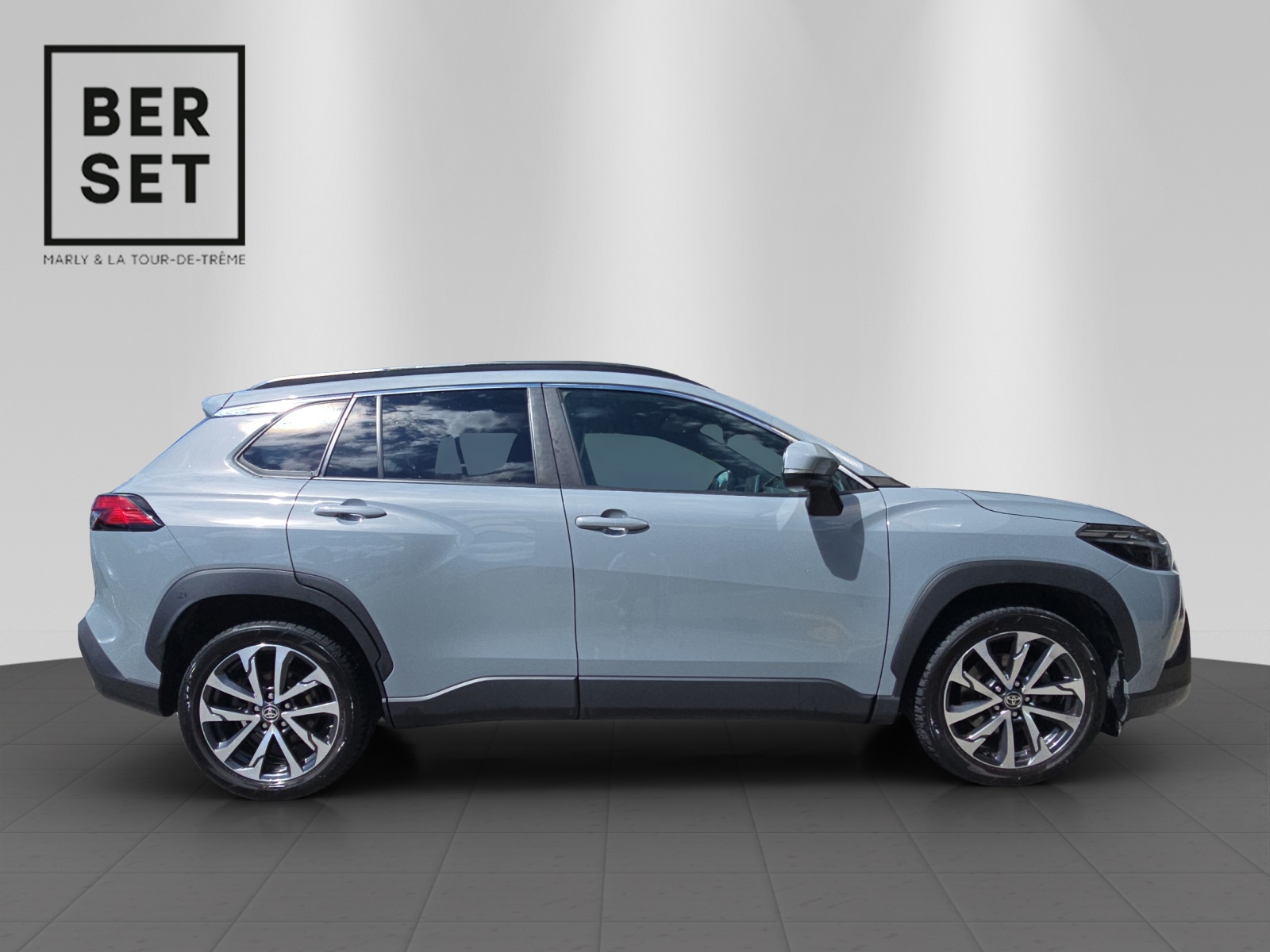 TOYOTA Corolla Cross 2.0 HSD Trend AWD-i-image-5