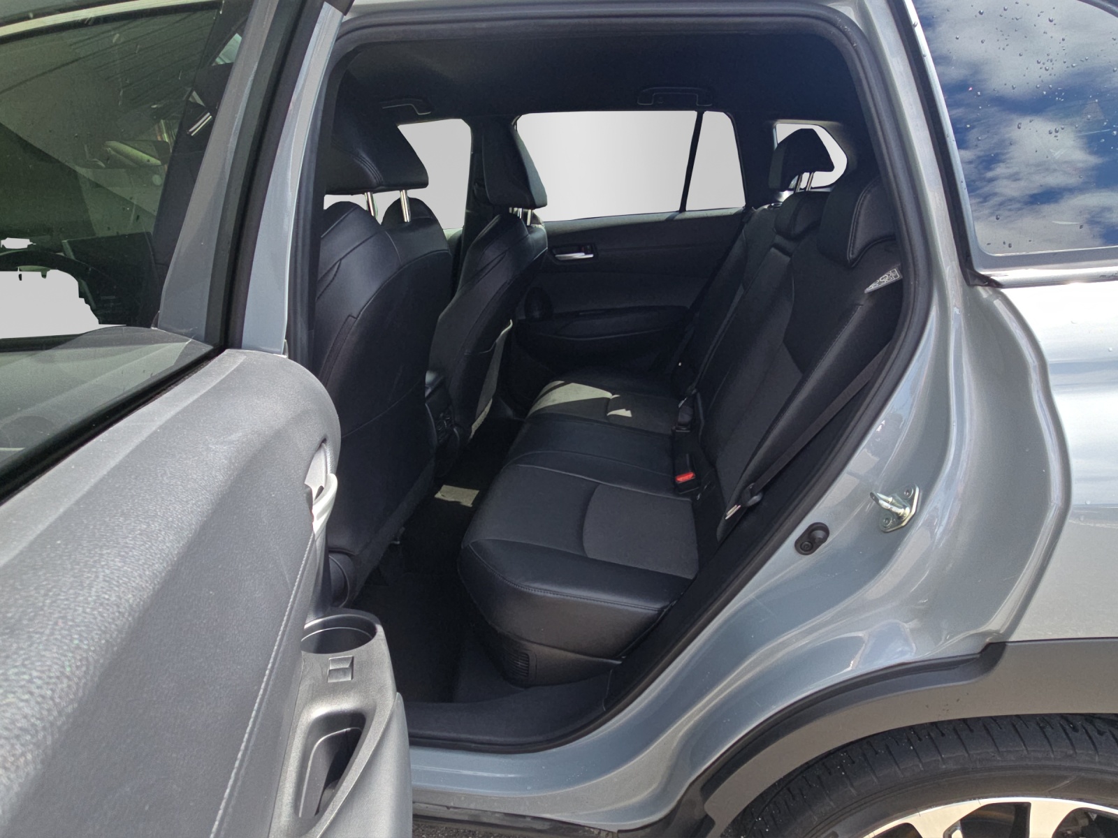 TOYOTA Corolla Cross 2.0 HSD Trend AWD-i-image-9