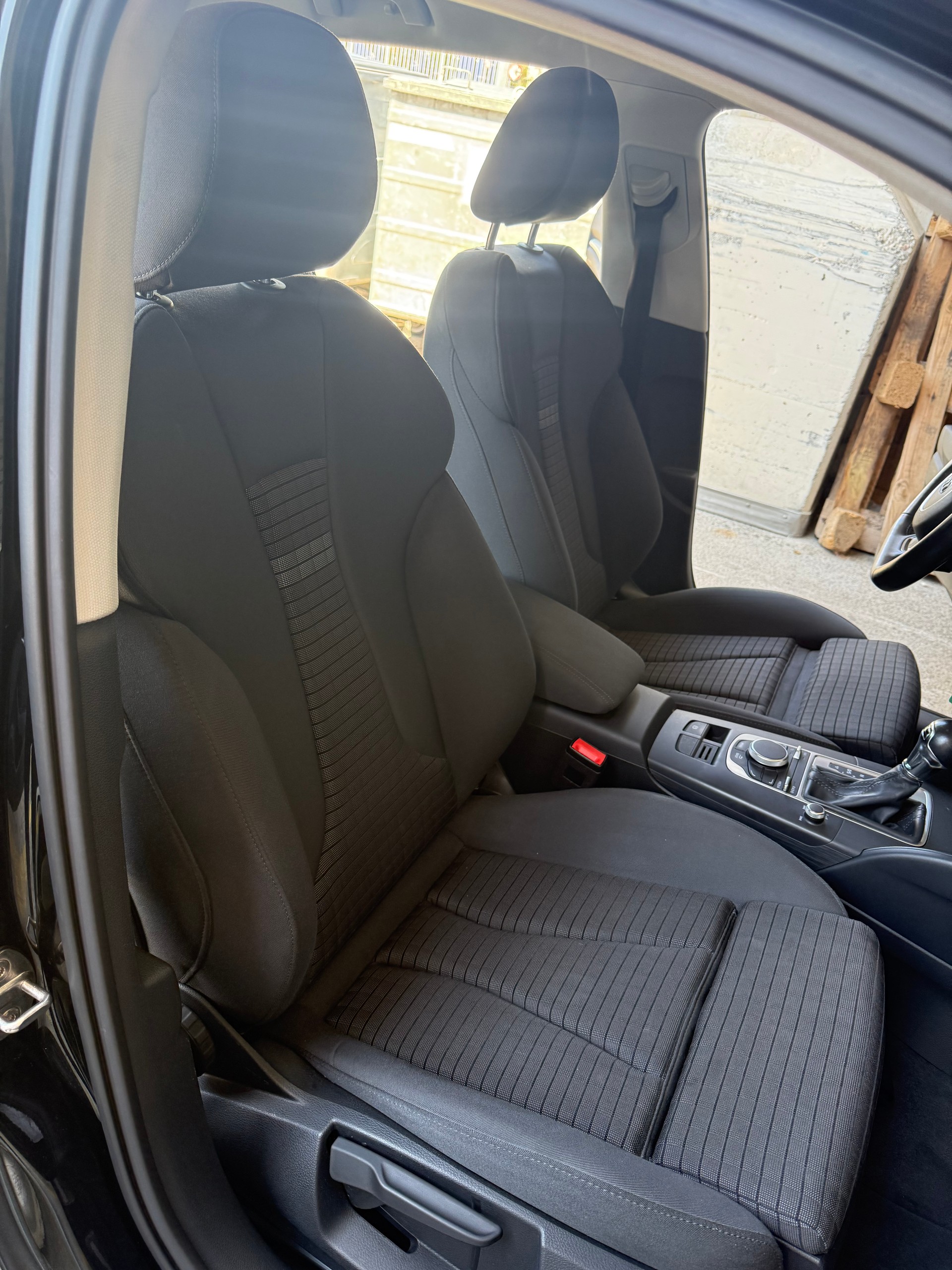 AUDI A3 Sportback 1.4 TFSI Attraction S-tronic-image-13