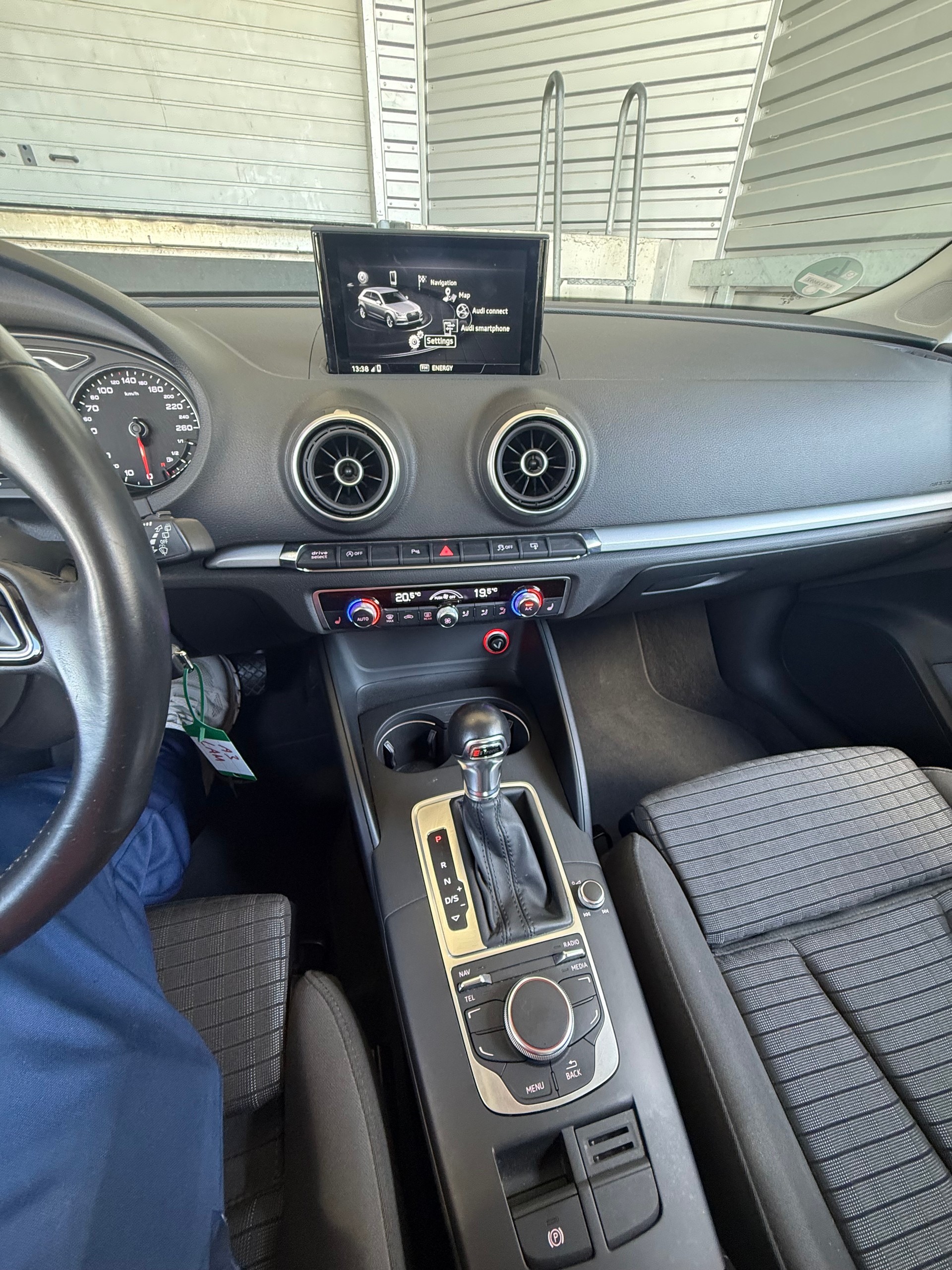 AUDI A3 Sportback 1.4 TFSI Attraction S-tronic-image-7