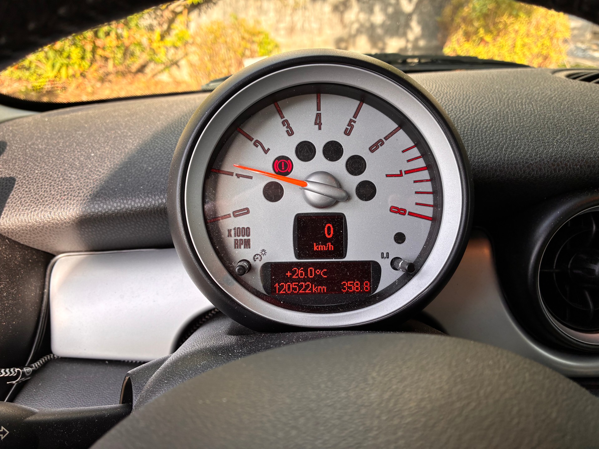 MINI 1.6i Cooper-image-5