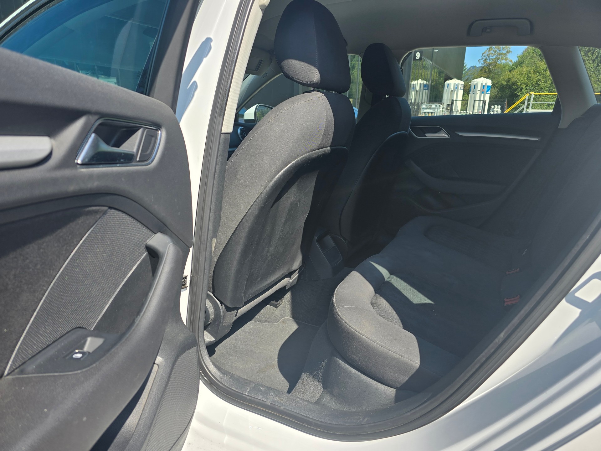 AUDI A3 Sportback 1.4 TFSI Ambiente-image-7
