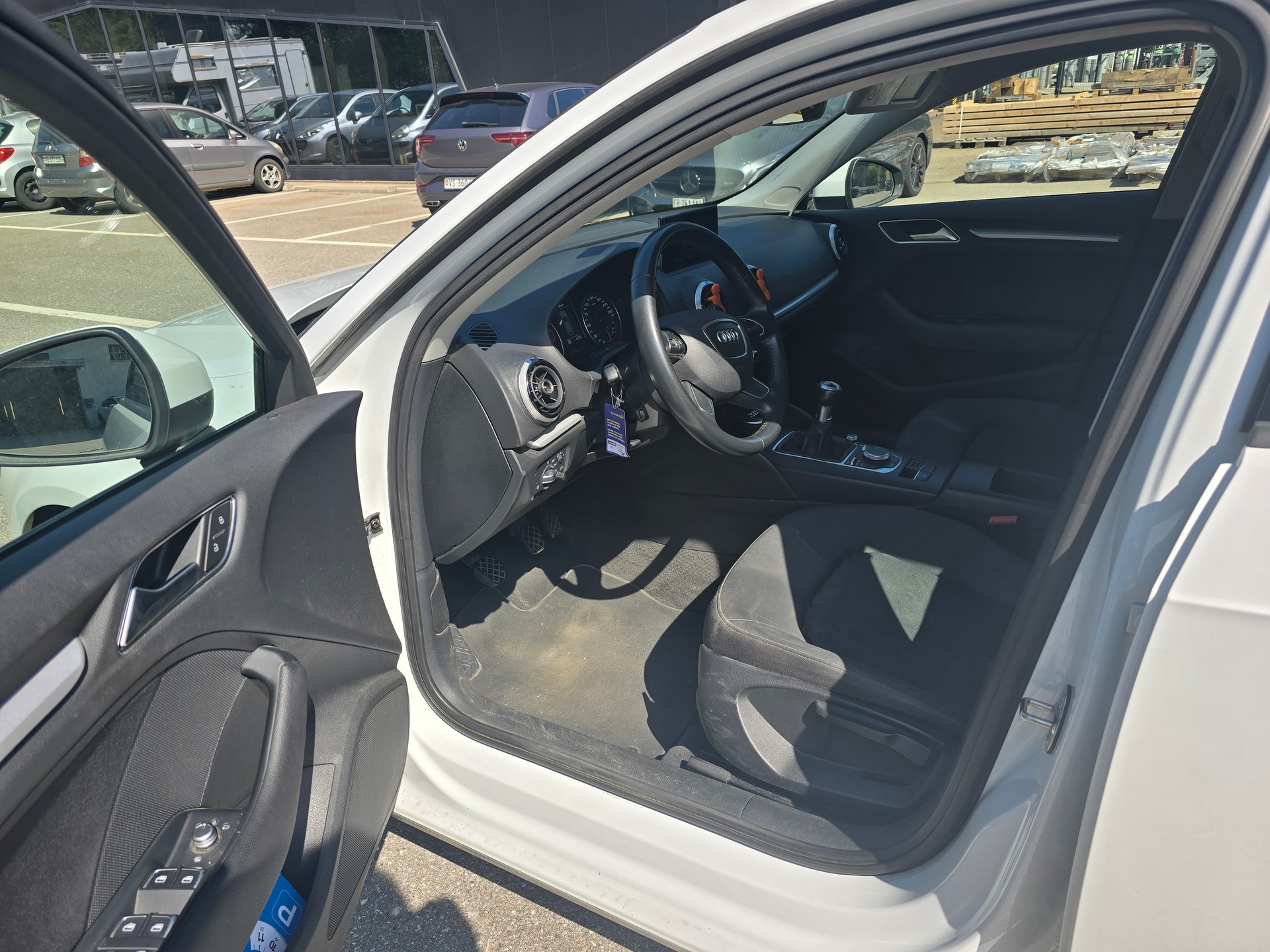 AUDI A3 Sportback 1.4 TFSI Ambiente-image-8