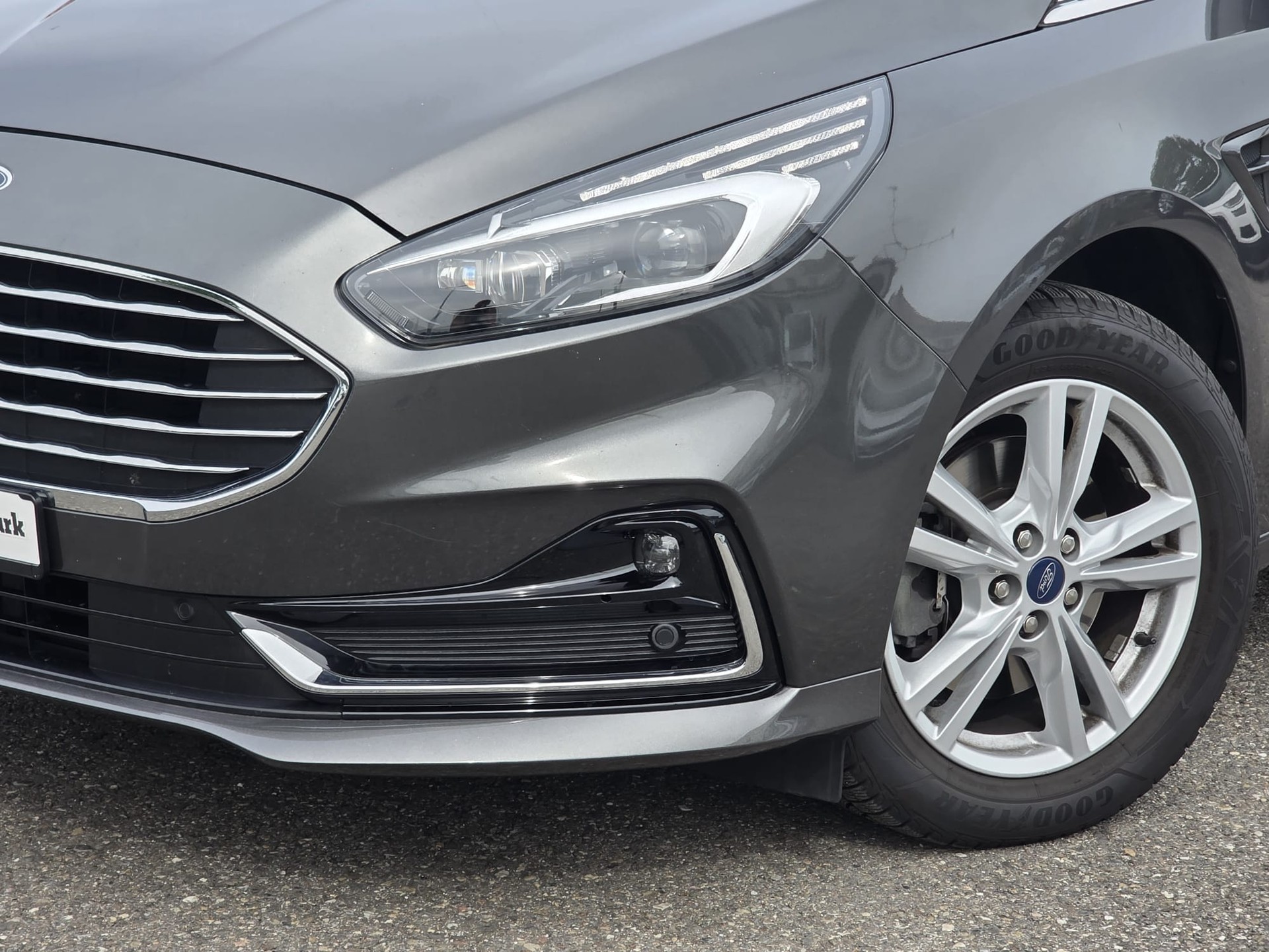 FORD S-Max 2.0 TDCi Titanium Automatic * Top Zustand * Anhängerkupplung *-image-1