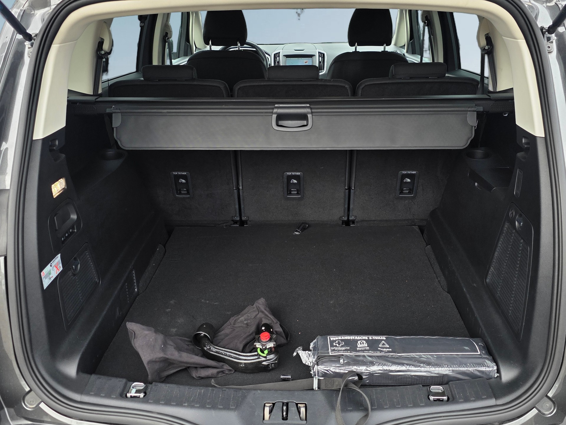 FORD S-Max 2.0 TDCi Titanium Automatic * Top Zustand * Anhängerkupplung *-image-18