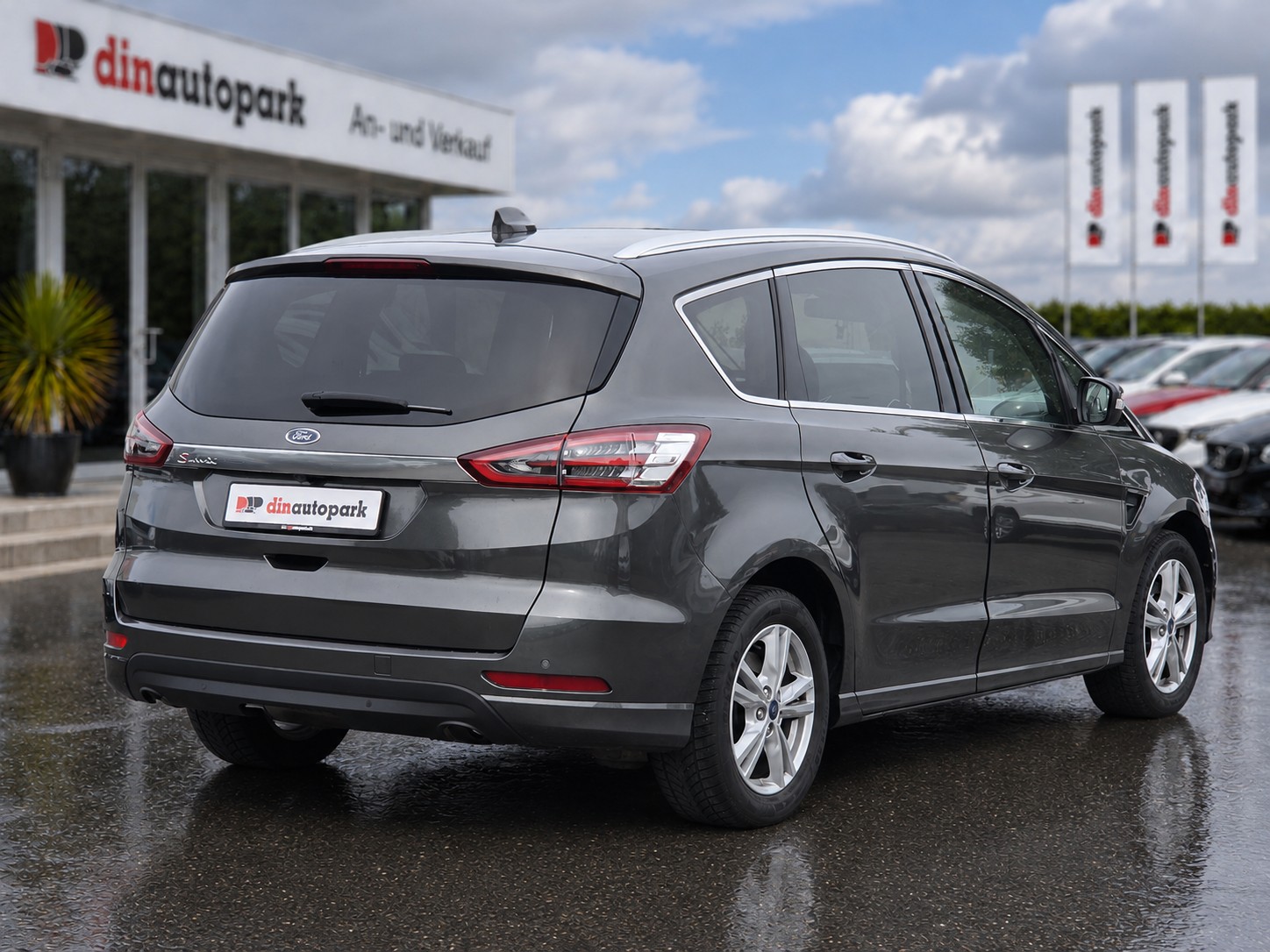 FORD S-Max 2.0 TDCi Titanium Automatic * Top Zustand * Anhängerkupplung *-image-3