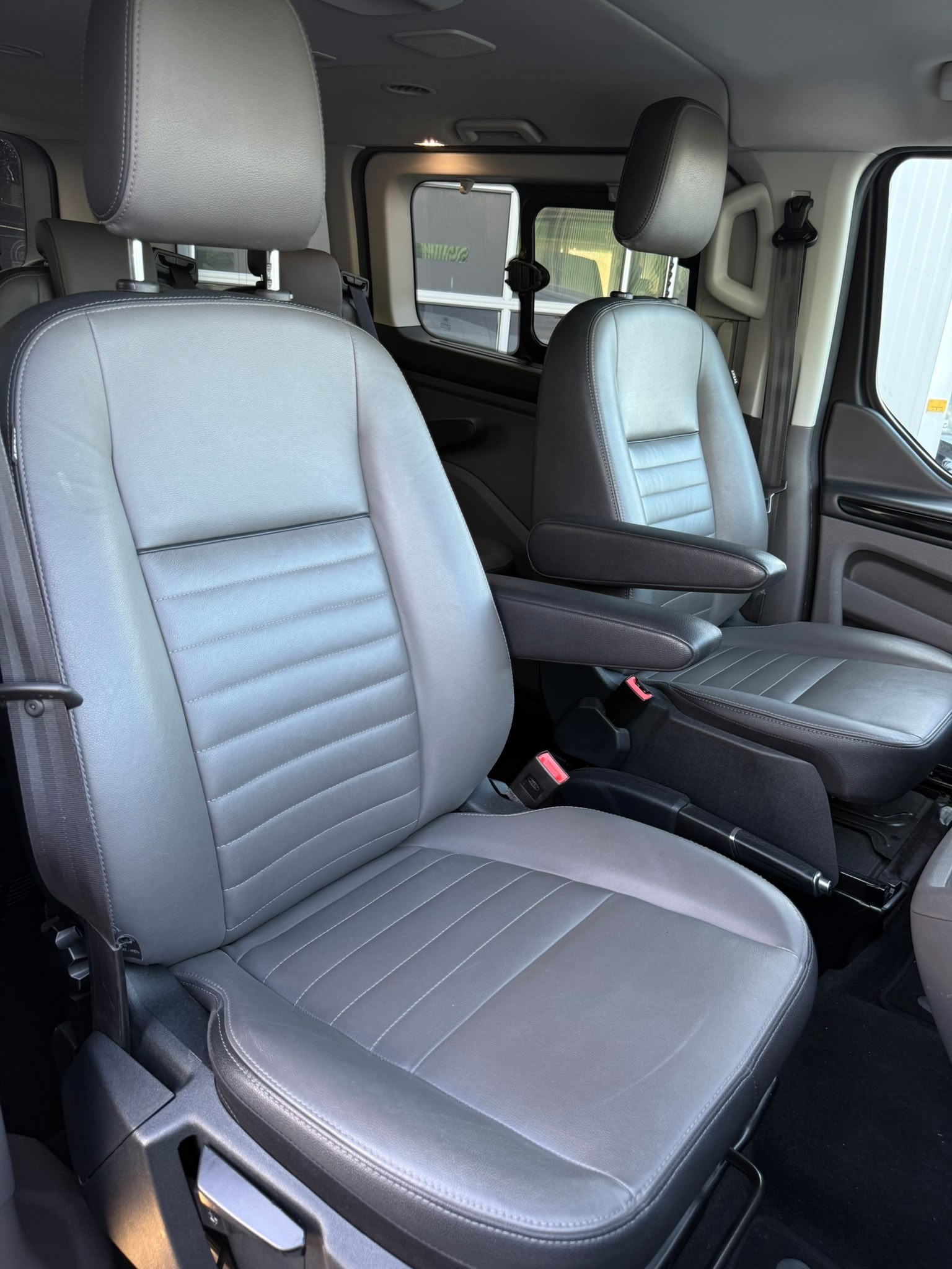 FORD Tourneo Custom 310 L1H1 Titanium SelectShift A-image-13
