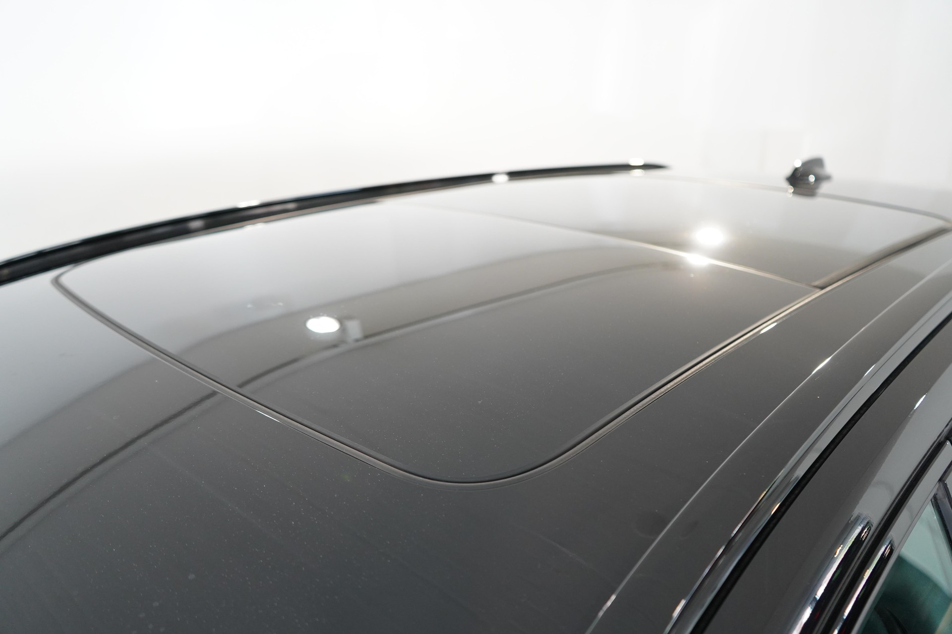 VOLVO V60 2.0 B4 Ultimate Dark-image-16
