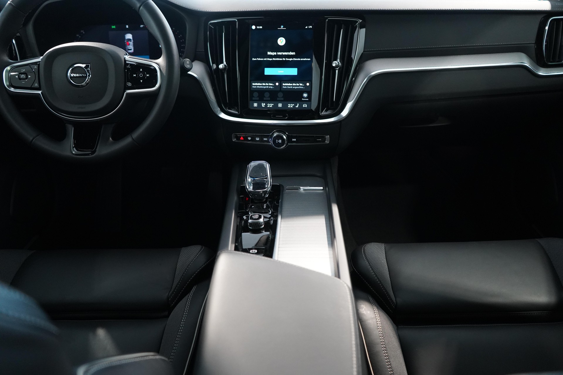 VOLVO V60 2.0 B4 Ultimate Dark-image-11