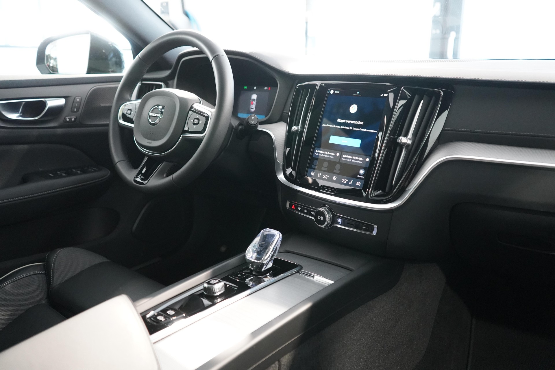 VOLVO V60 2.0 B4 Ultimate Dark-image-8