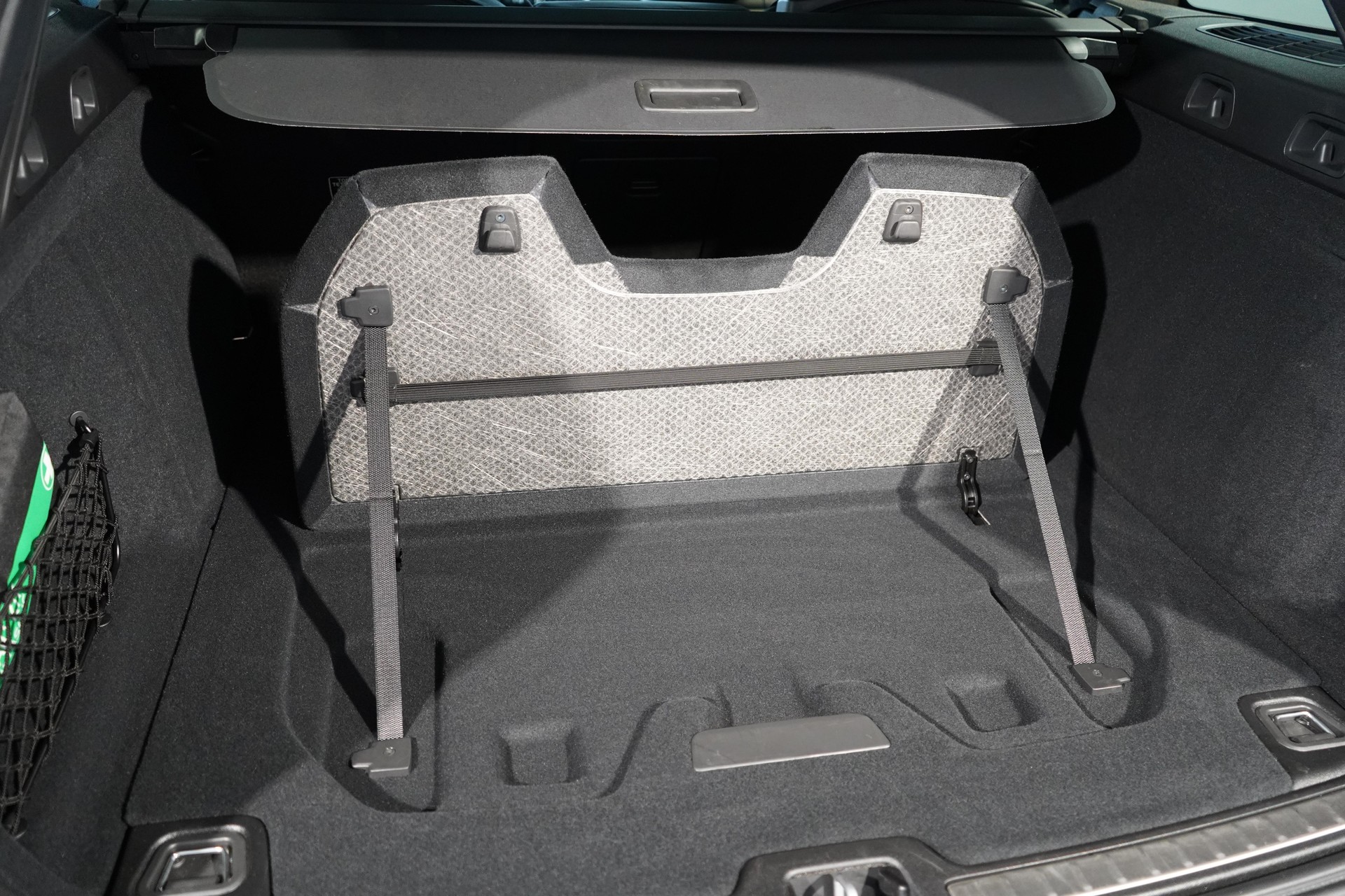 VOLVO V60 2.0 B4 Ultimate Dark-image-18
