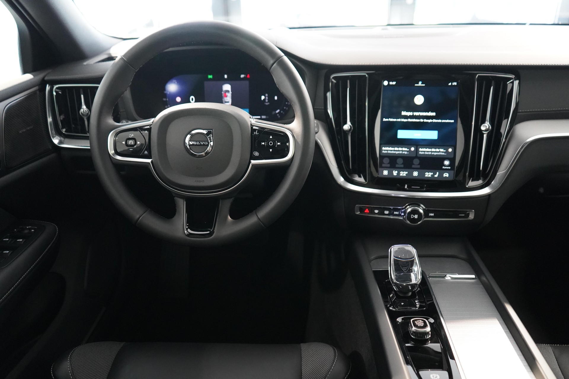 VOLVO V60 2.0 B4 Ultimate Dark-image-7