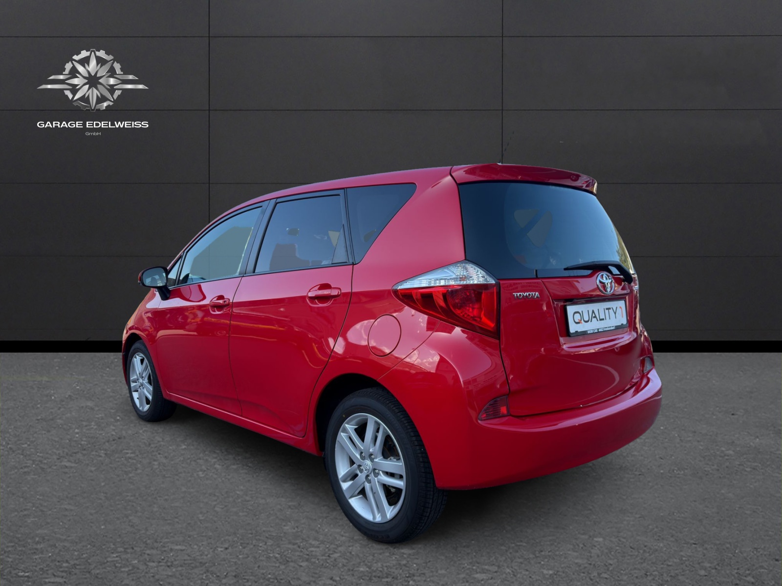 TOYOTA Verso-S 1.33 Linea Sol Multidrive S-showroom-element-2