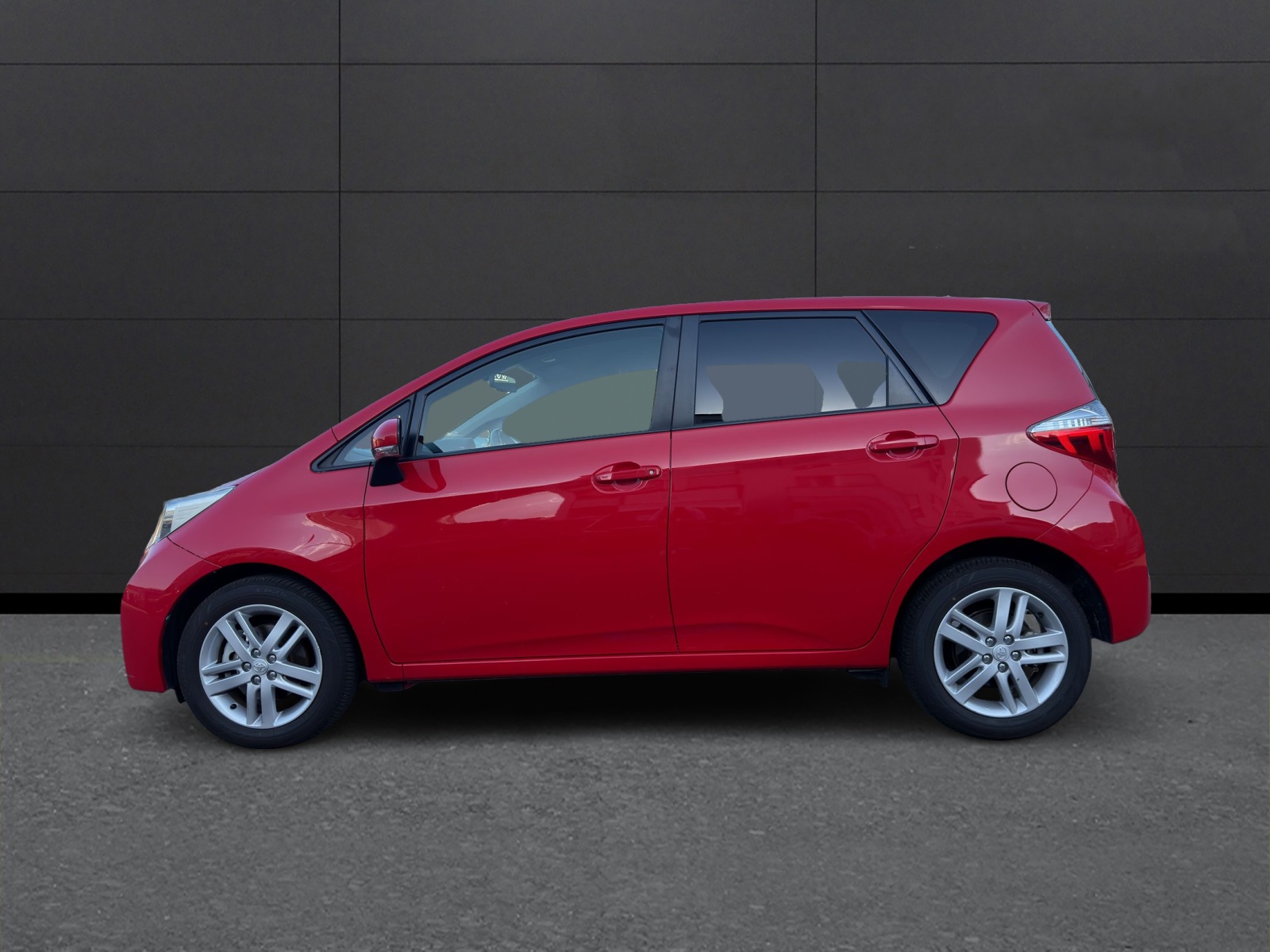 TOYOTA Verso-S 1.33 Linea Sol Multidrive S-image-1