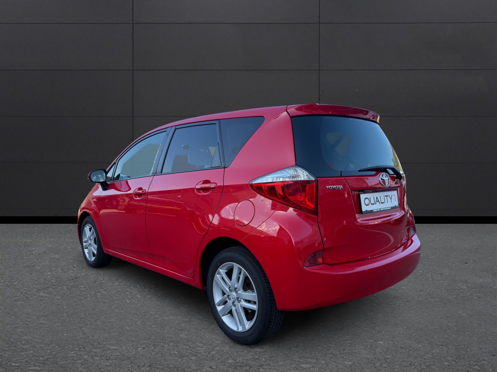 TOYOTA Verso-S 1.33 Linea Sol Multidrive S-image-2