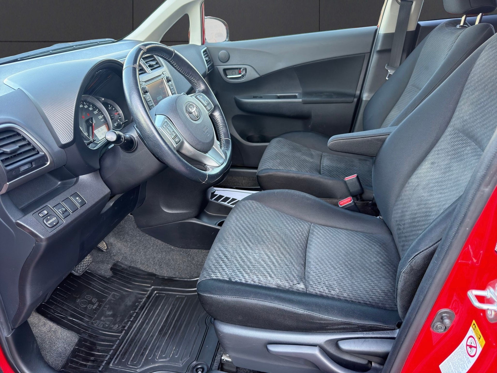 TOYOTA Verso-S 1.33 Linea Sol Multidrive S-image-8