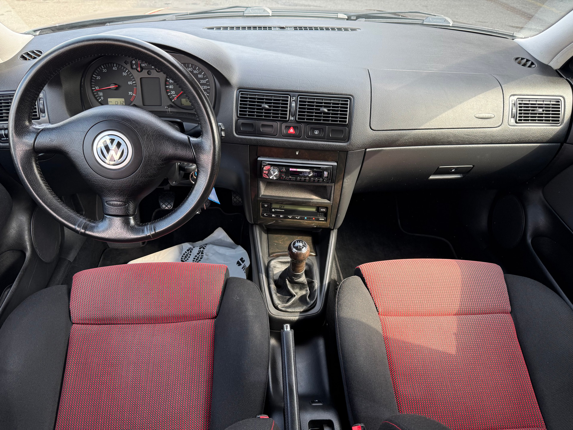 VW Golf 1.8 T GTI-image-12