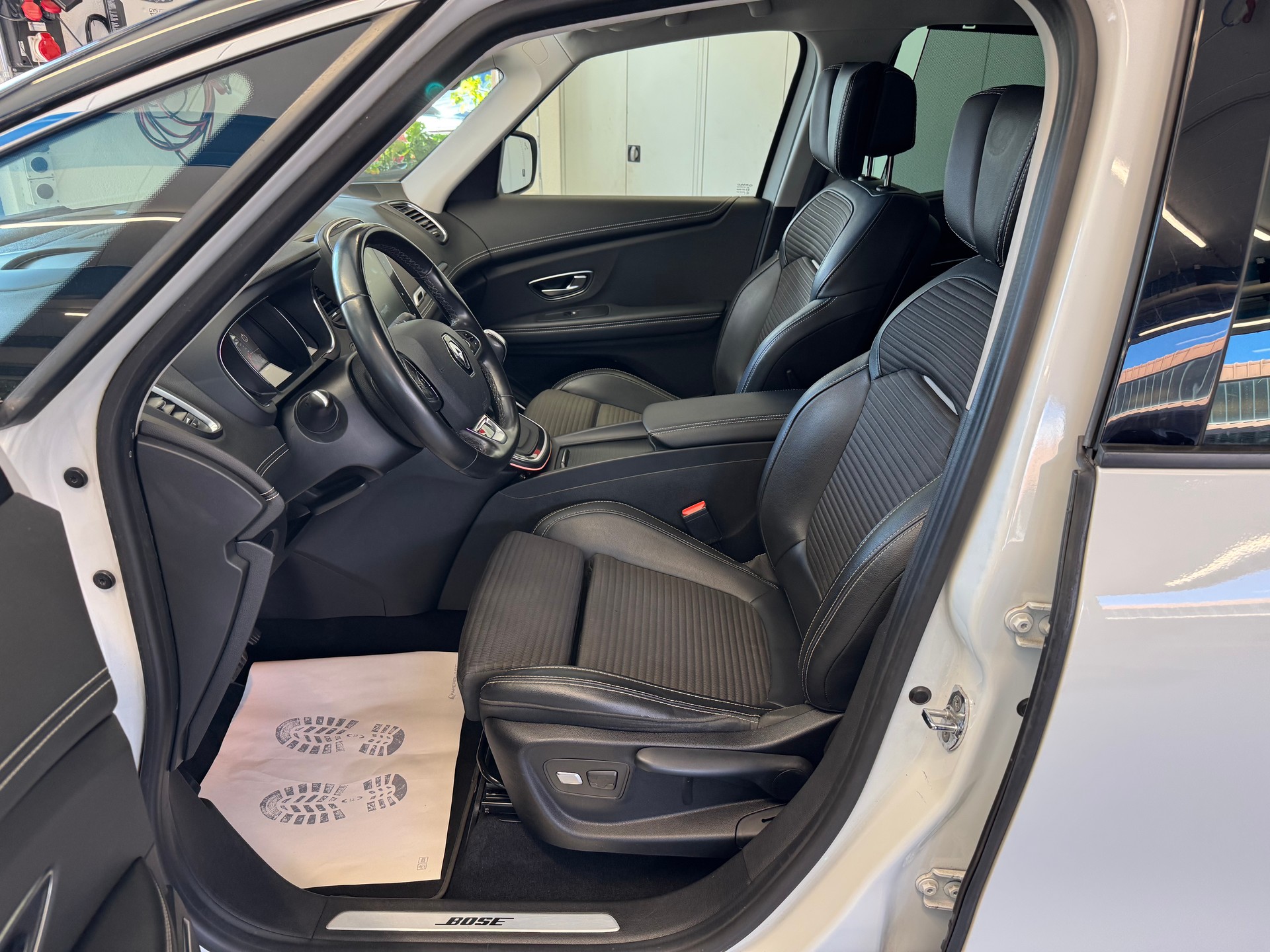 RENAULT Scénic 1.6 dCi Bose EDC-image-6