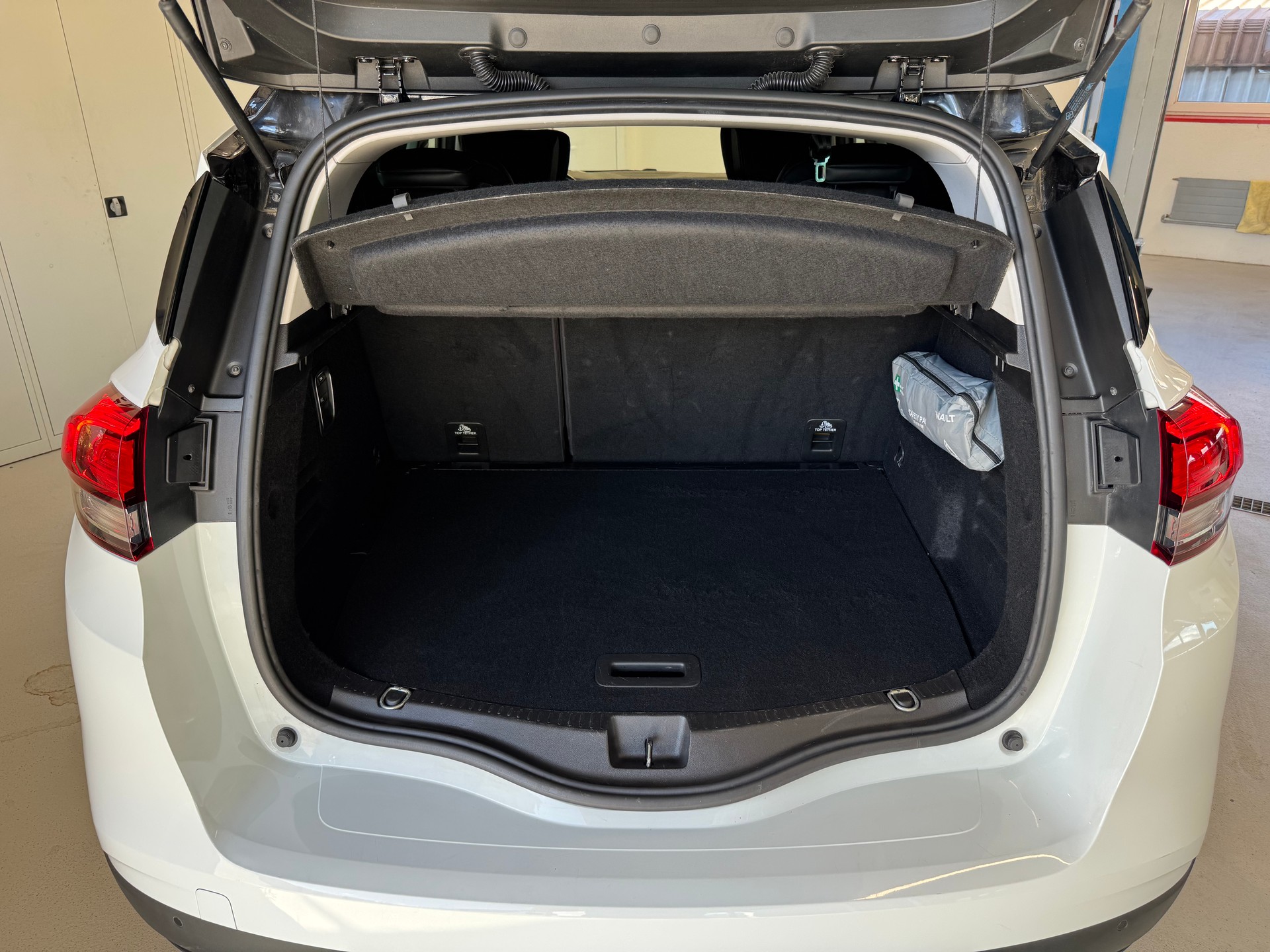 RENAULT Scénic 1.6 dCi Bose EDC-image-14