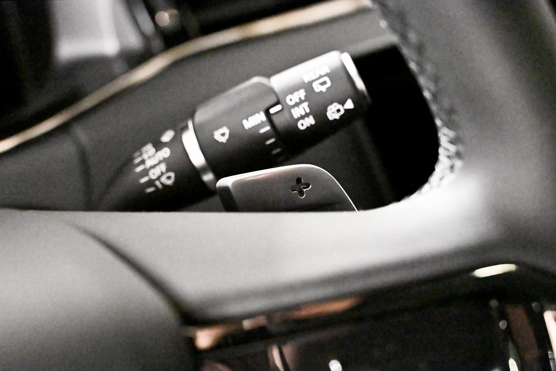 LAND ROVER Range Rover Evoque 1.5 T 270e S-image-15