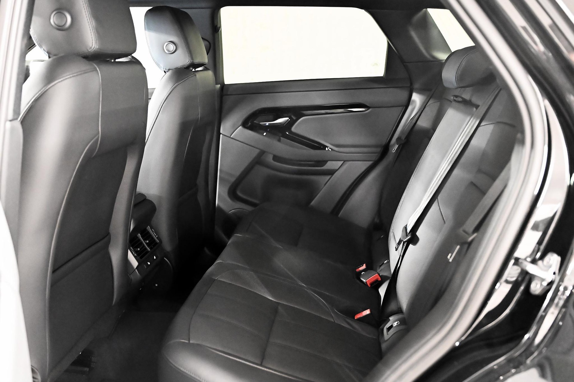 LAND ROVER Range Rover Evoque 1.5 T 270e S-image-6