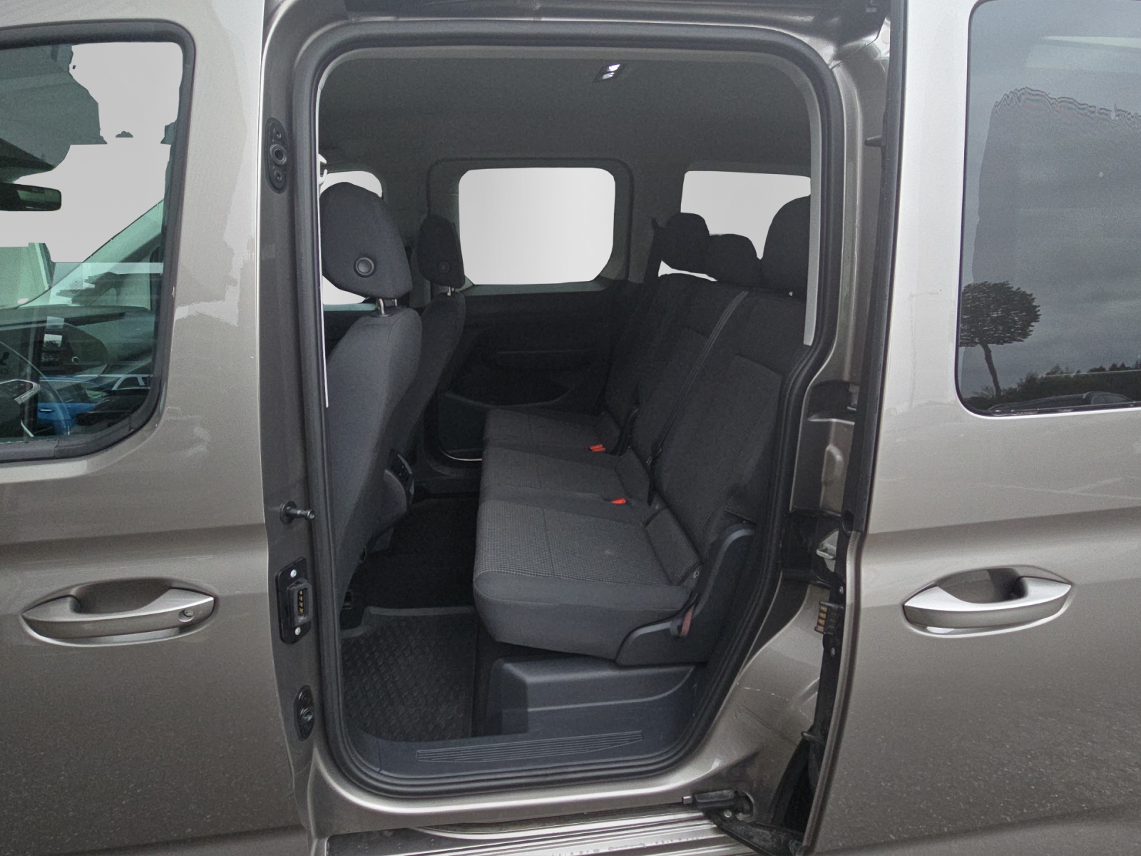 VW Caddy 1.5 TSI DSG-image-9