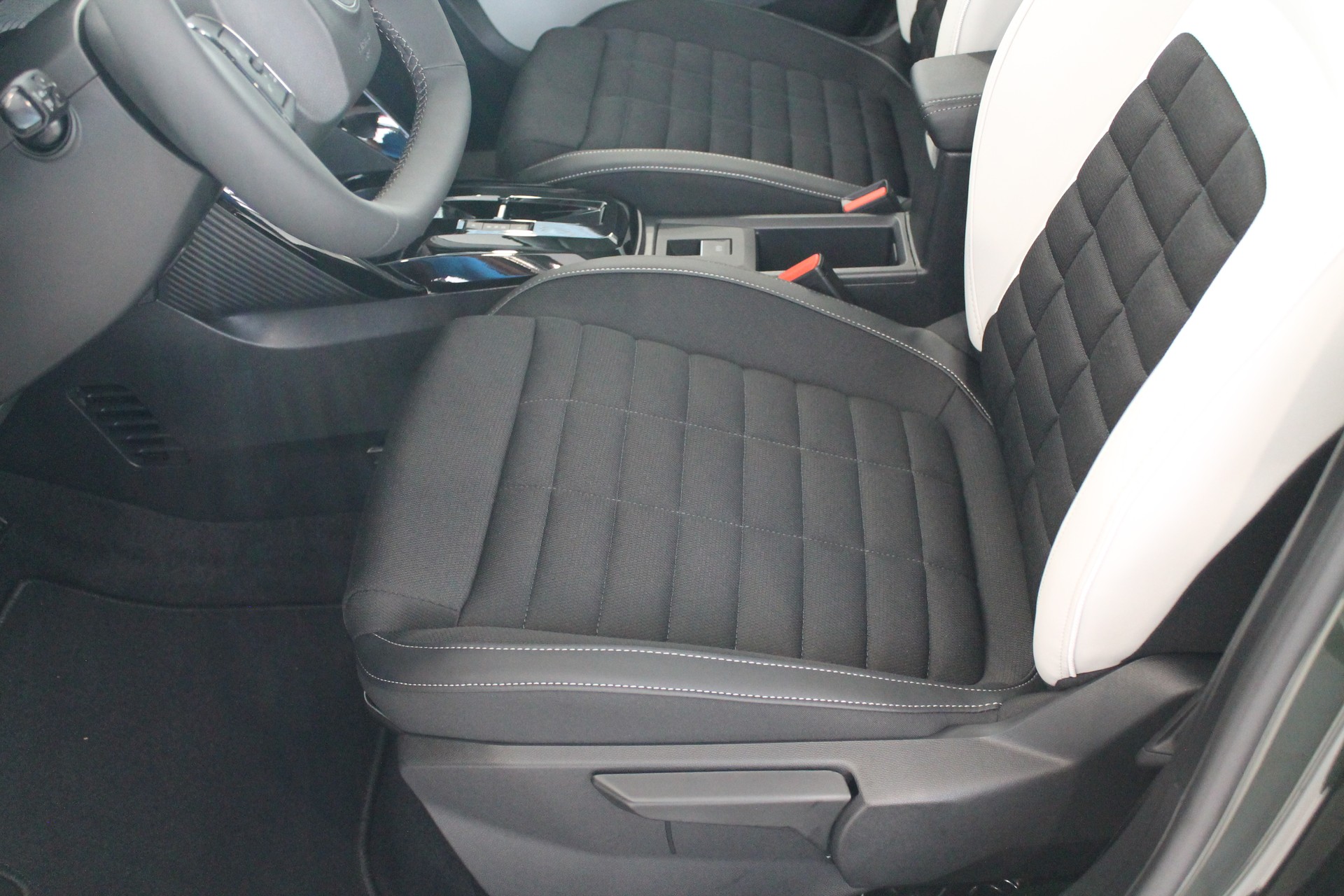 CITROEN C3 Aircross 1.2 MHEV Max-image-8