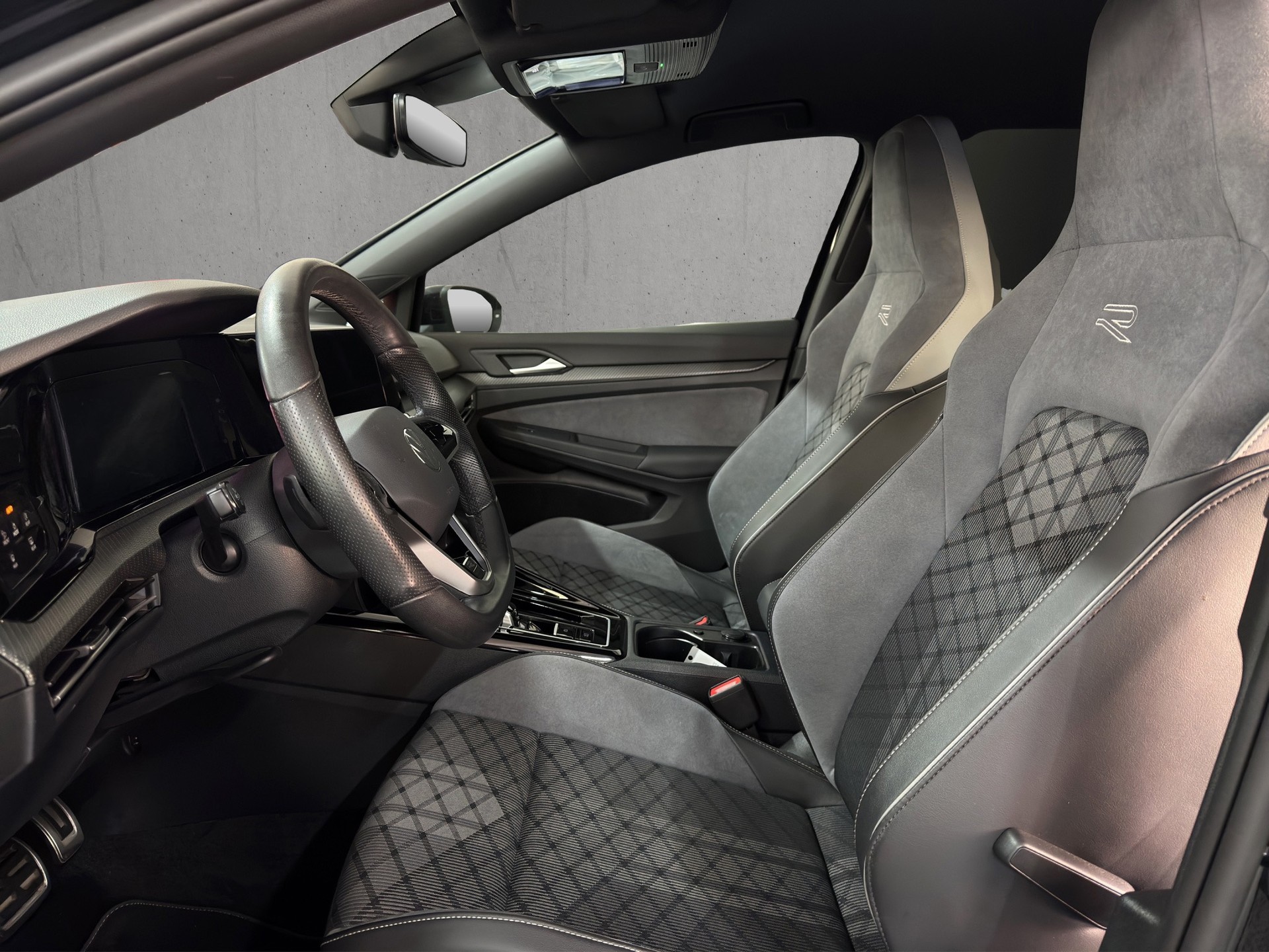 VW Golf Variant 1.5 eTSI mHEV R-Line "AHK-Matrix-RF.-Kamera-Navi"-image-7