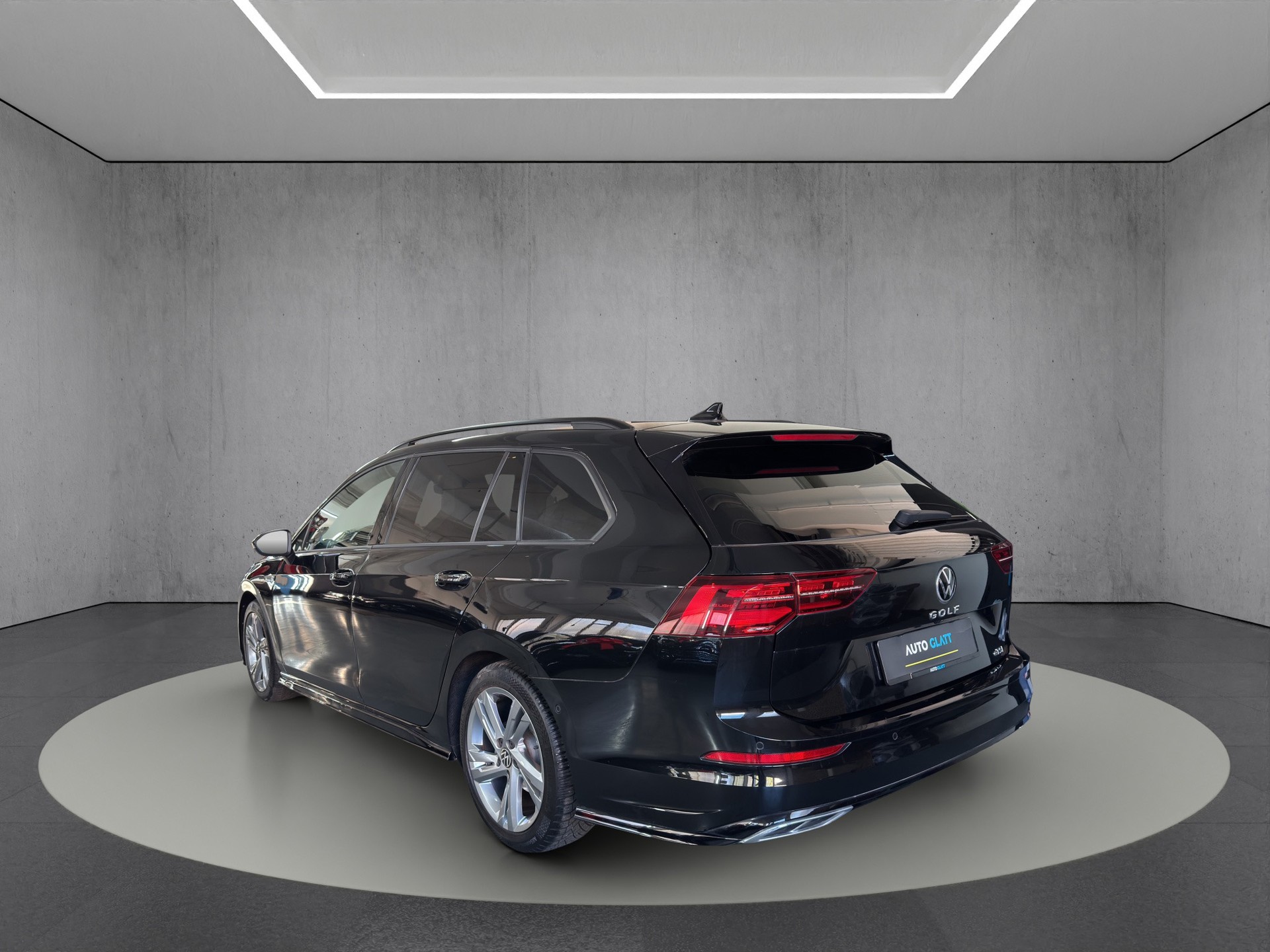 VW Golf Variant 1.5 eTSI mHEV R-Line "AHK-Matrix-RF.-Kamera-Navi"-image-4