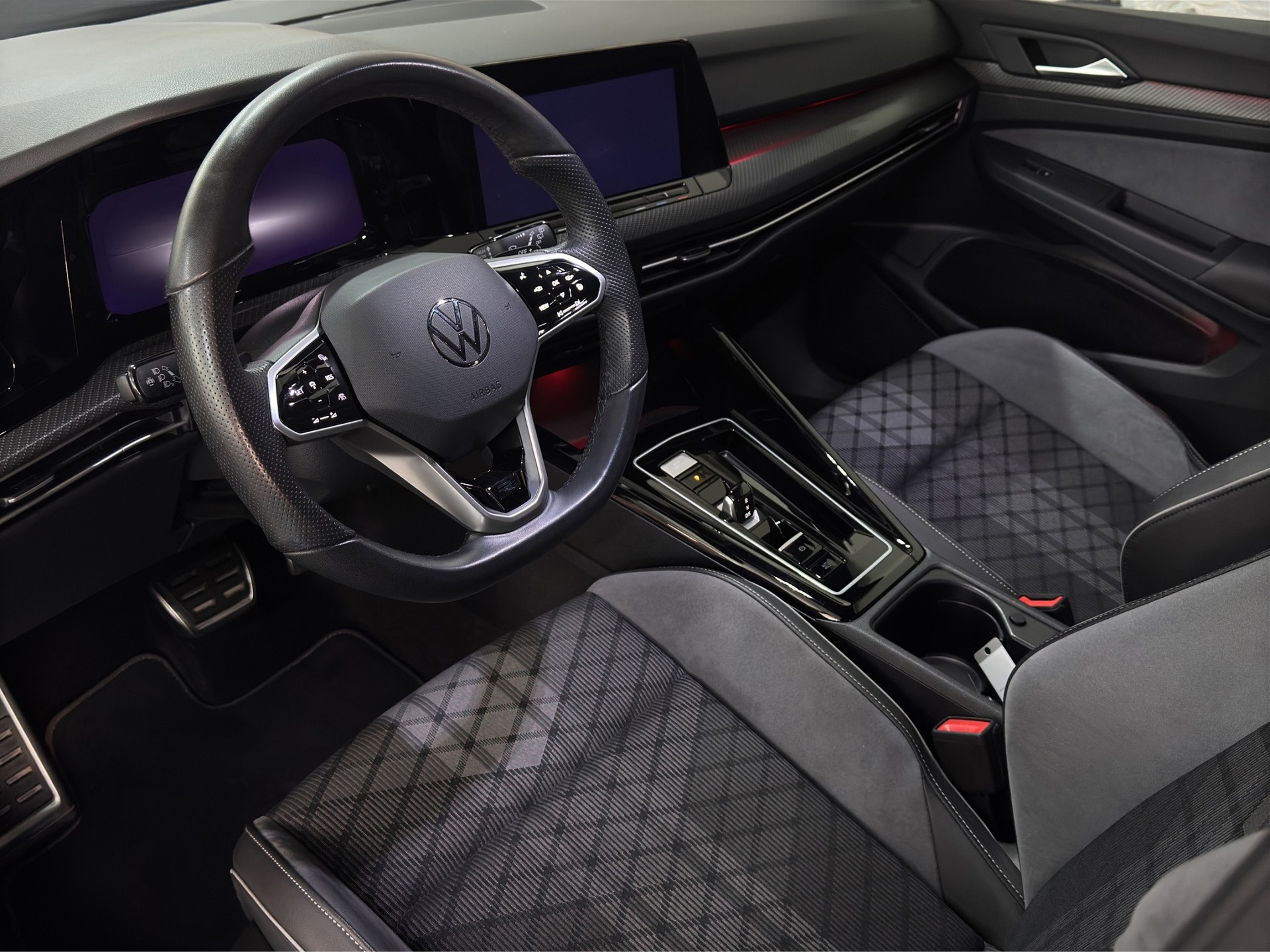 VW Golf Variant 1.5 eTSI mHEV R-Line "AHK-Matrix-RF.-Kamera-Navi"-image-11